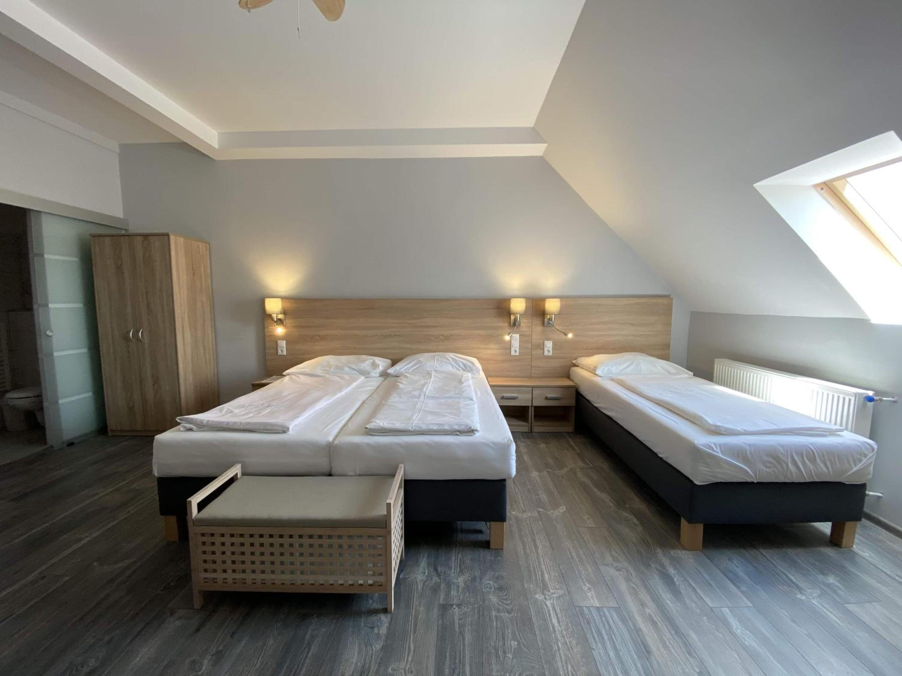 Family Room with Private Bathroom - Photo 17