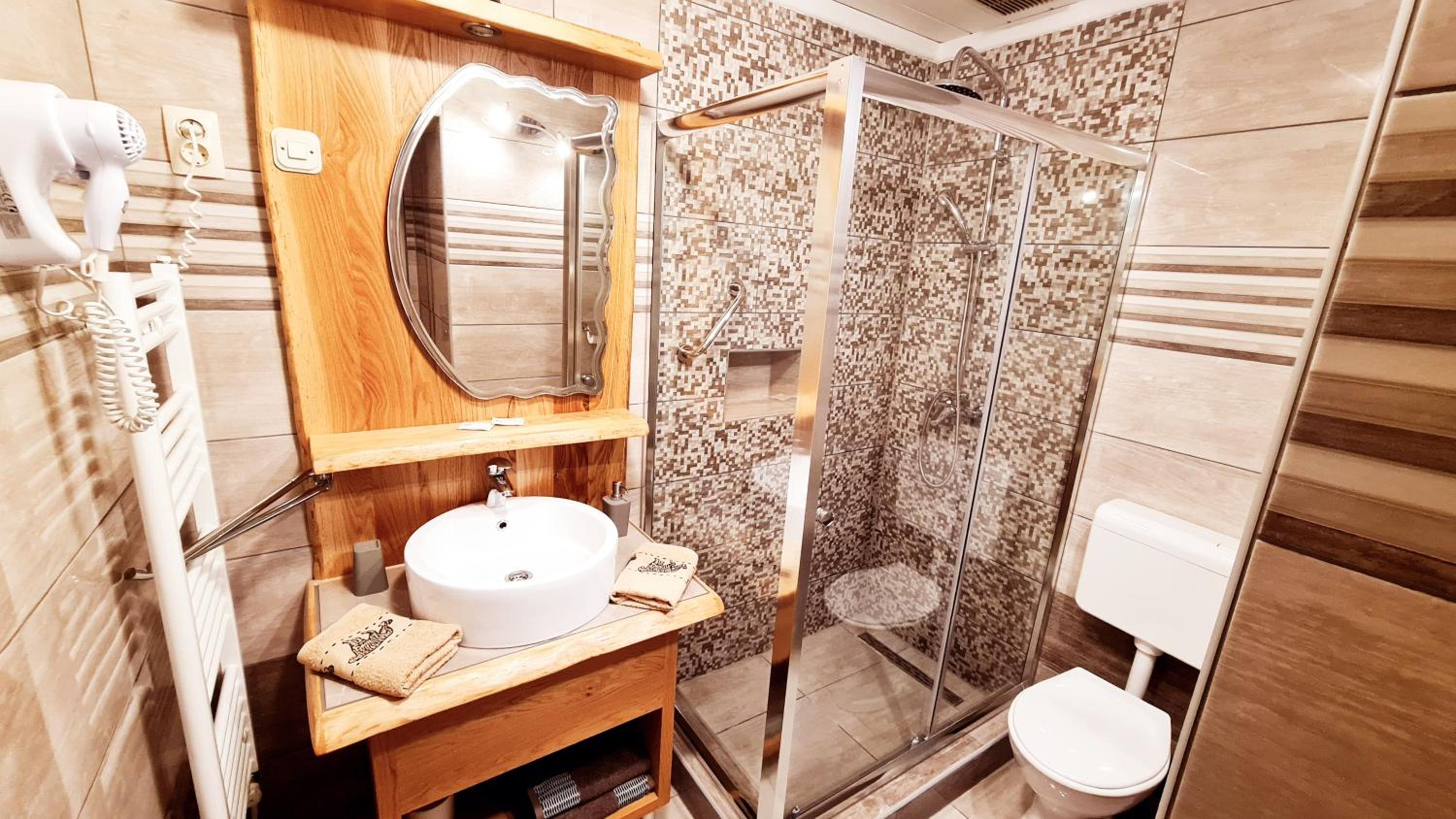 Double Room with Private Bathroom - Annex - Photo 10