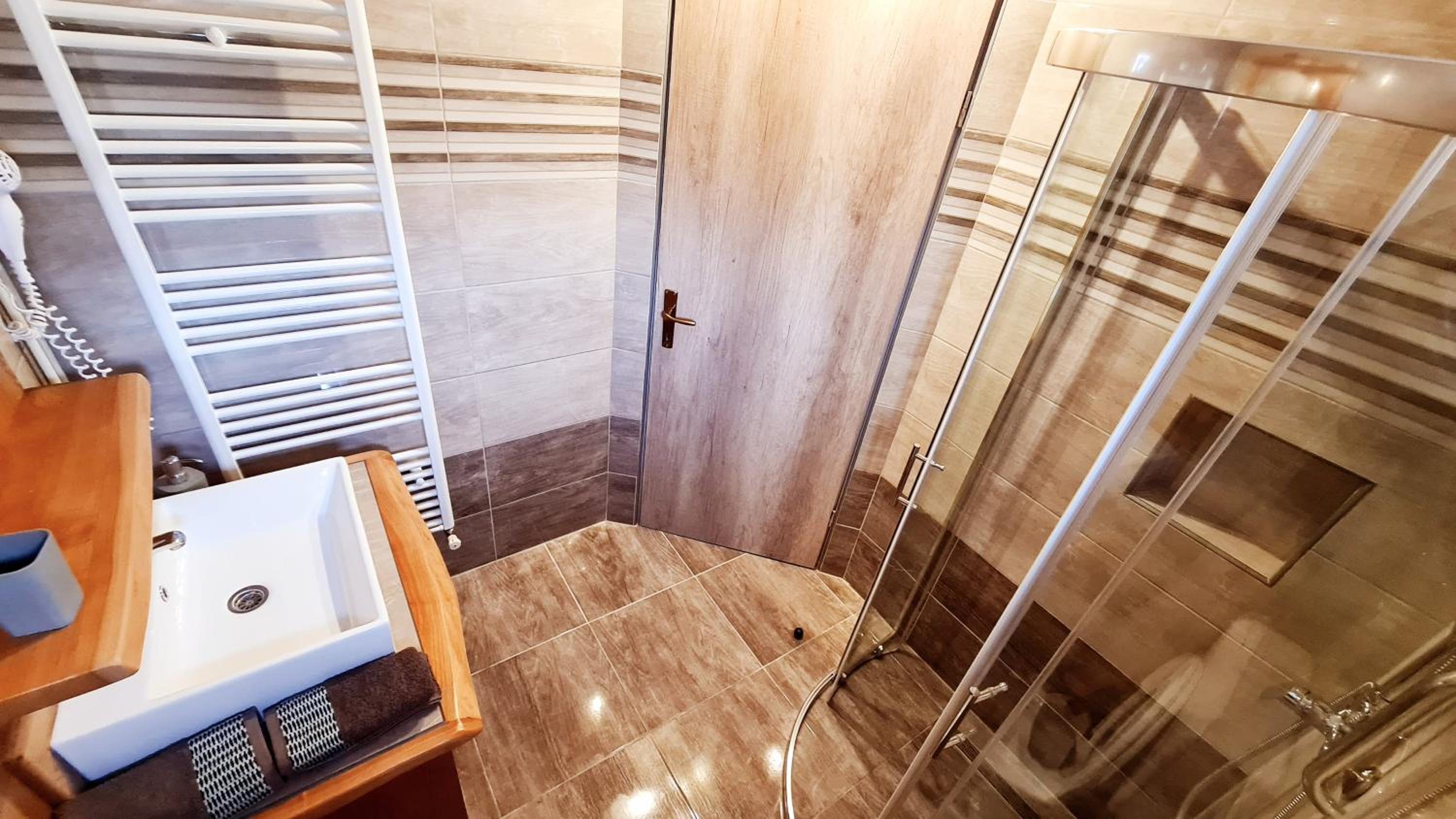 Double Room with Private Bathroom - Annex - Photo 24