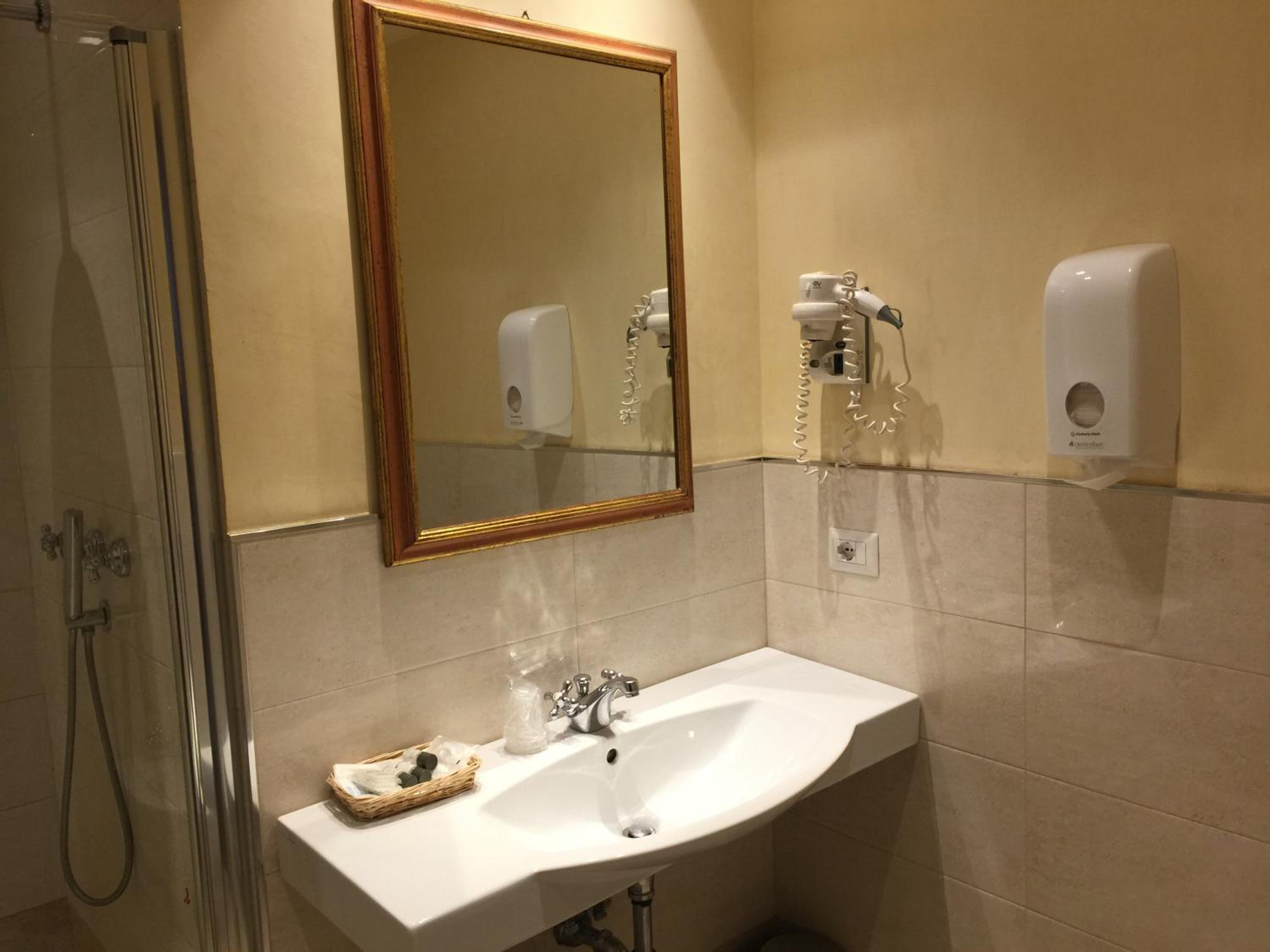 Superior Triple Room with City View photo 3