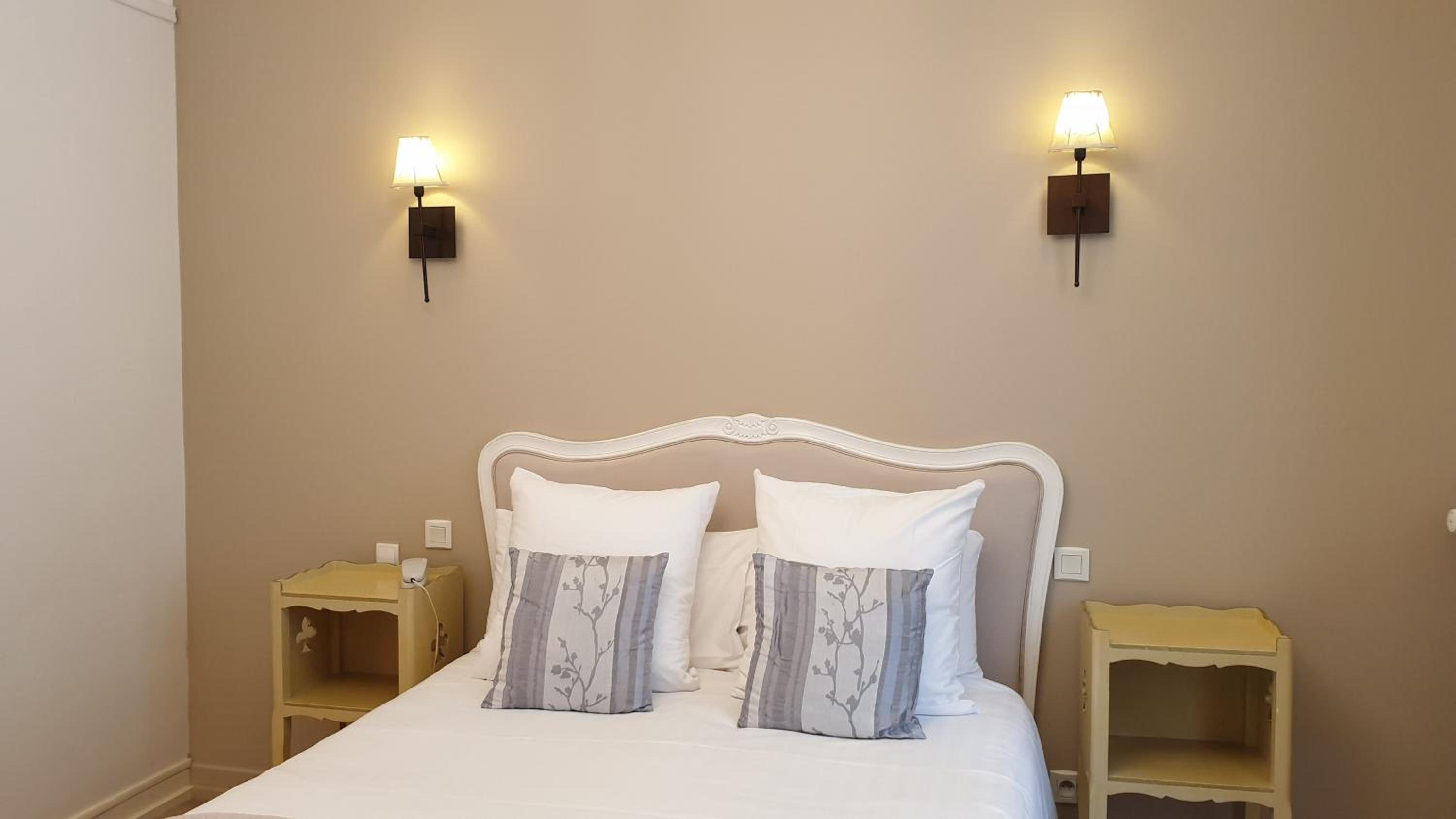 Standard Double Room - Photo 4