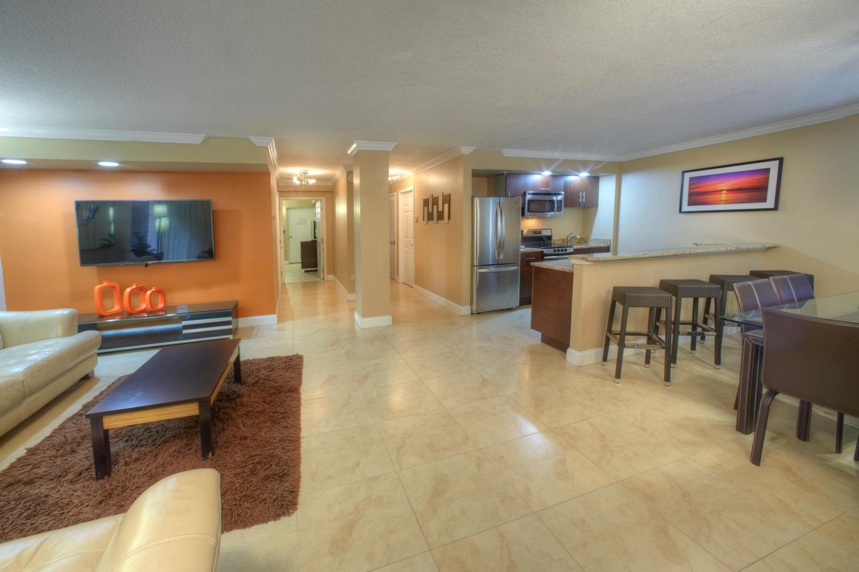 Suite - Photo 3
