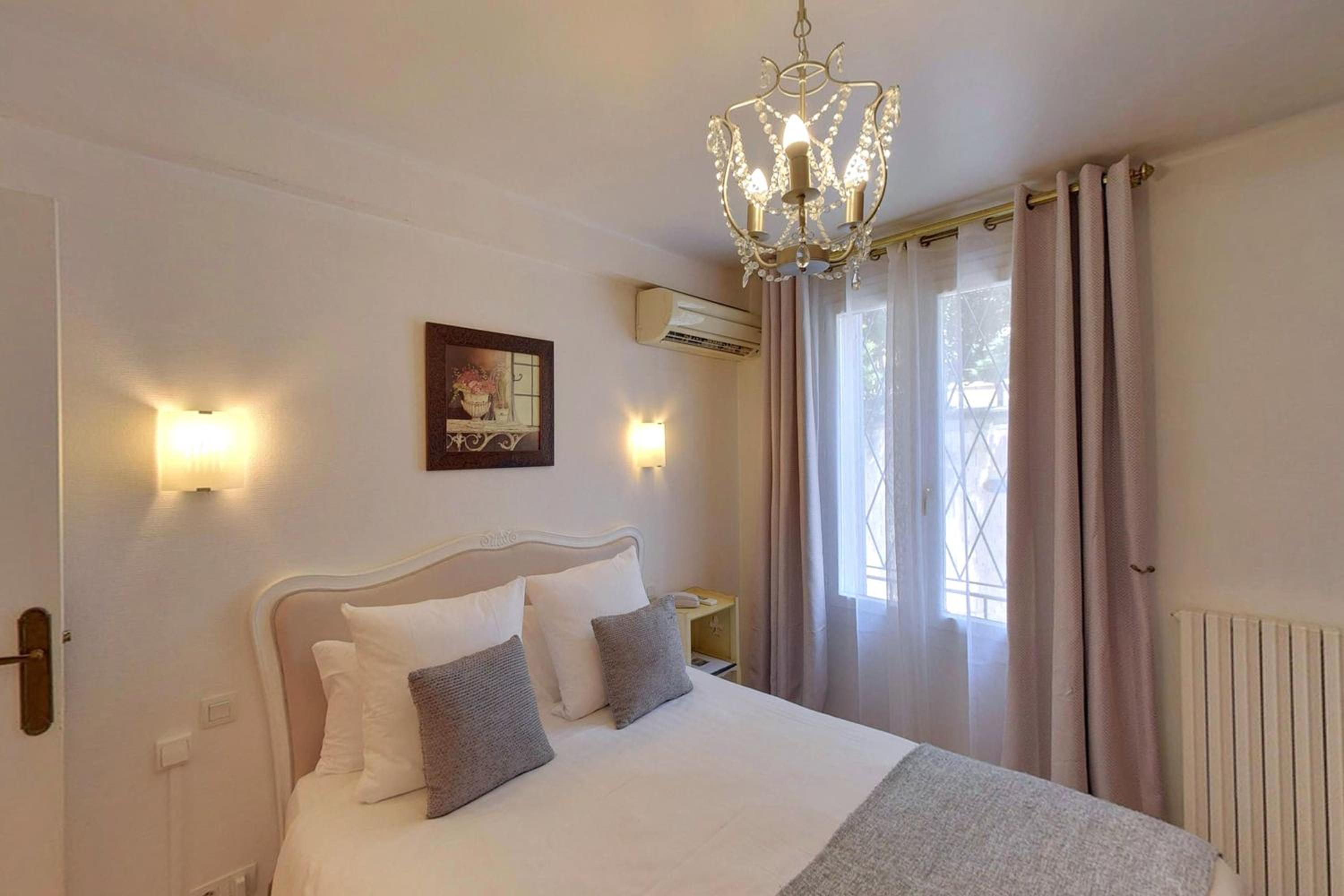 Standard Double Room - Photo 5