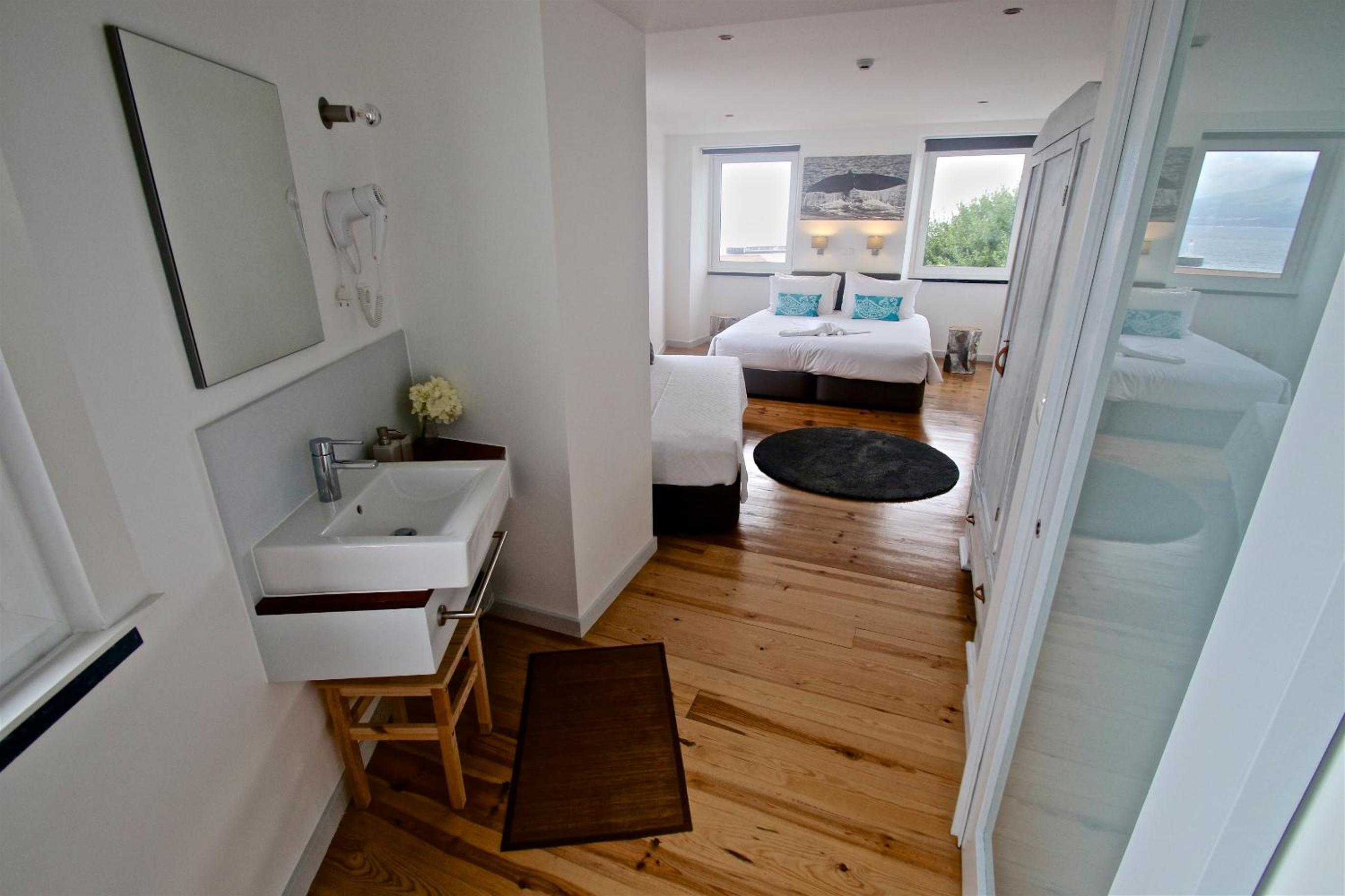 Double or Twin Room with Sea View photo 3