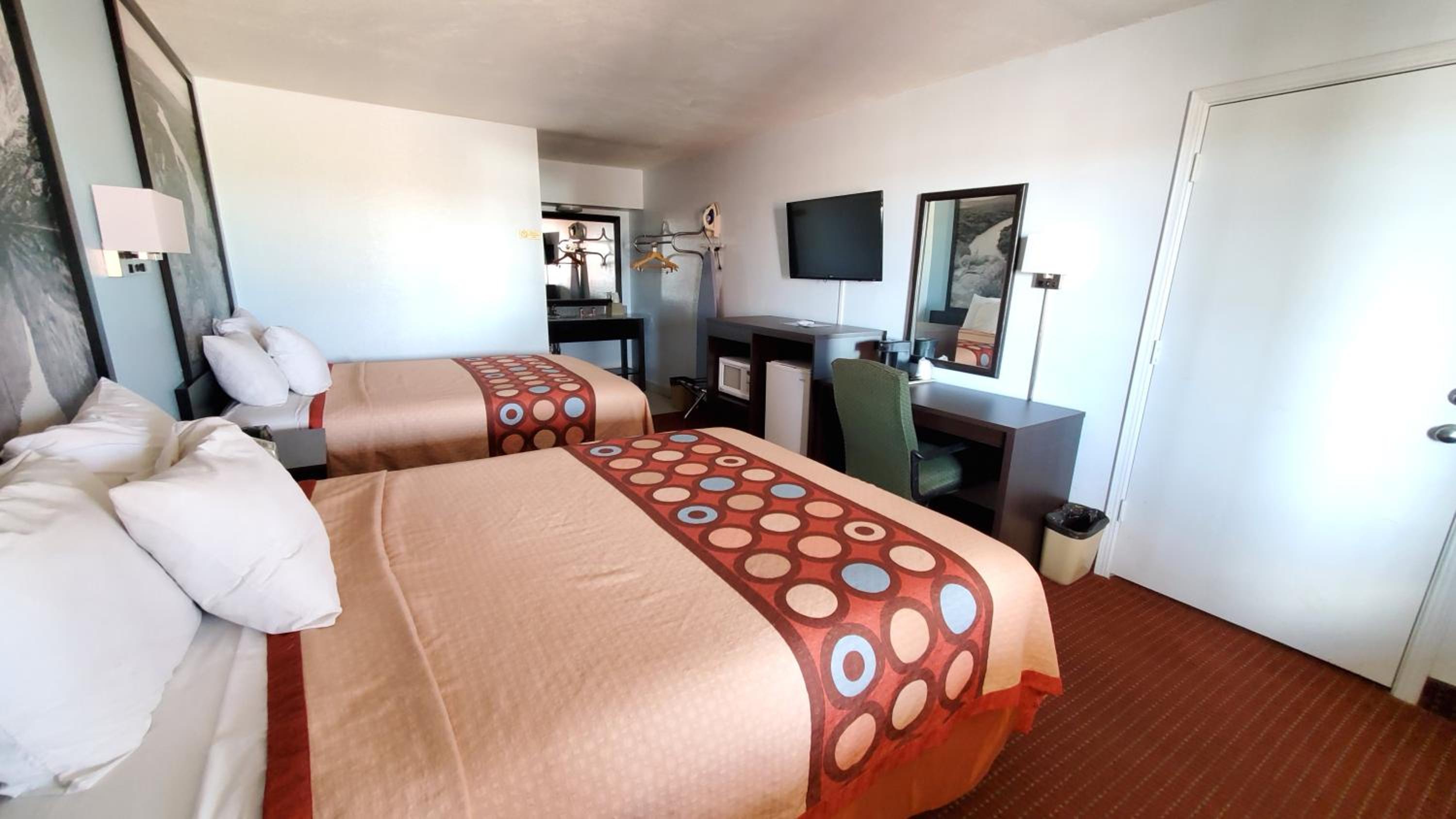 Super 8 by Wyndham Van Horn