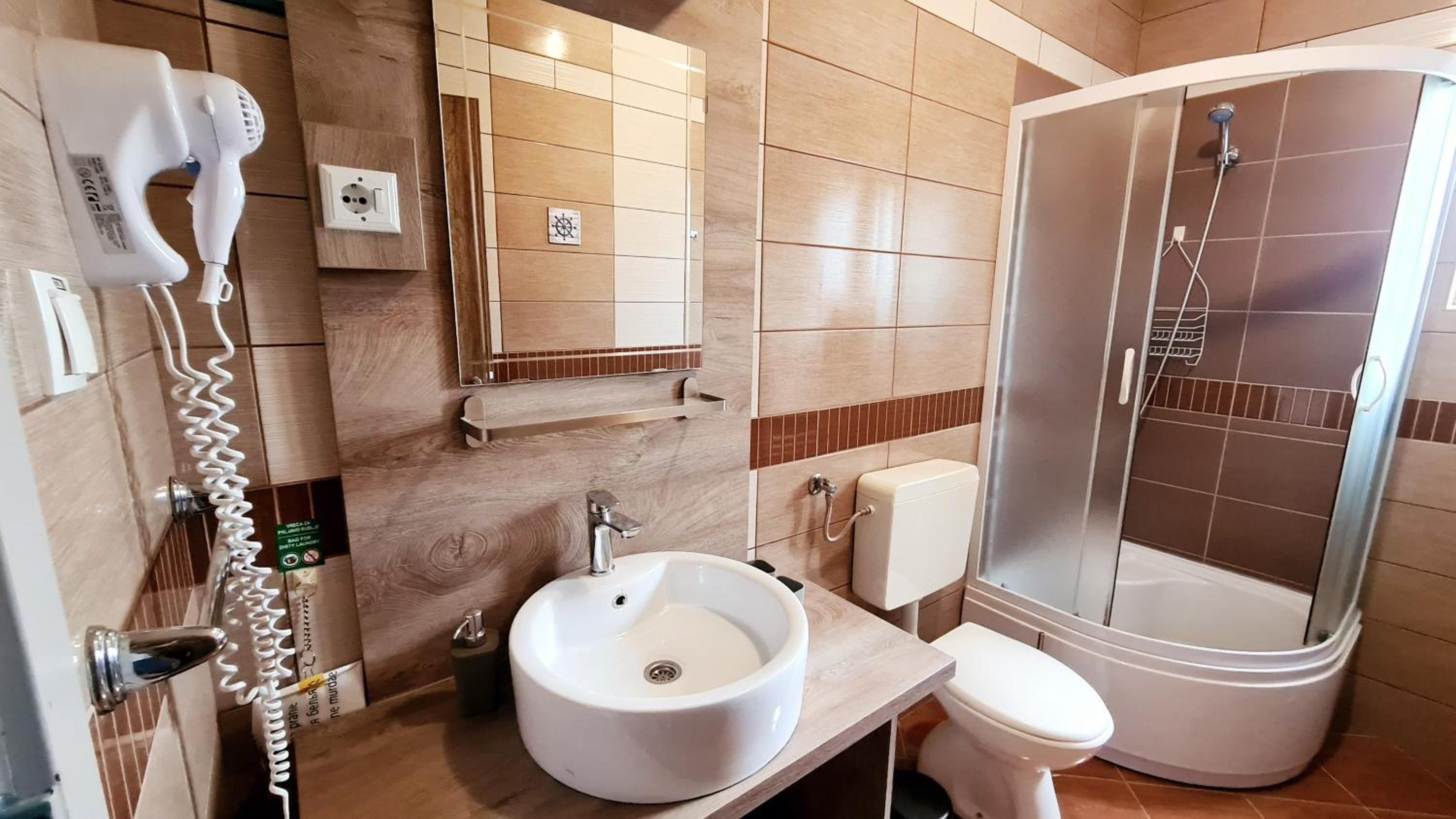 Deluxe Double or Twin Room - Photo 14
