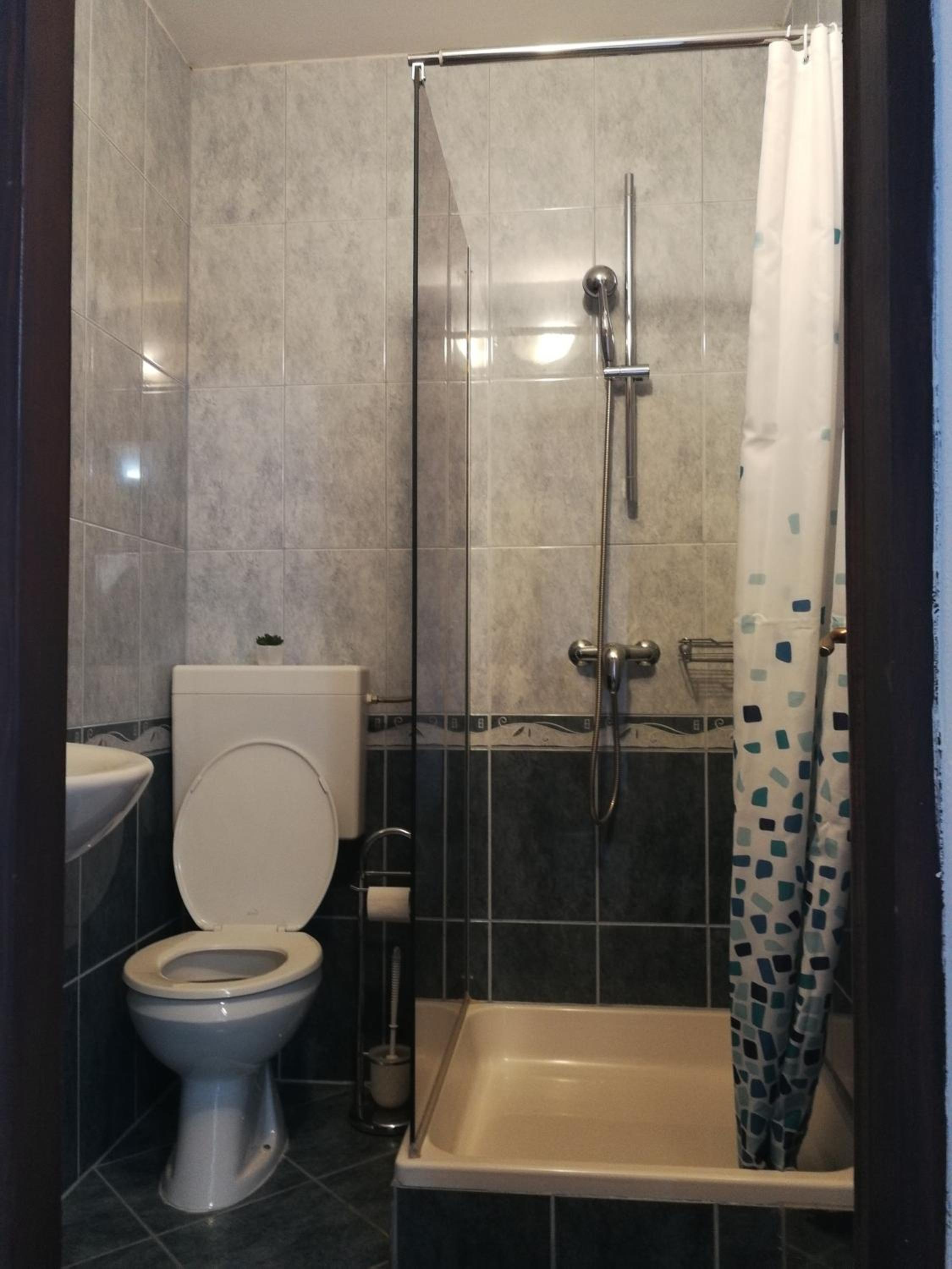 Twin Room - Photo 2