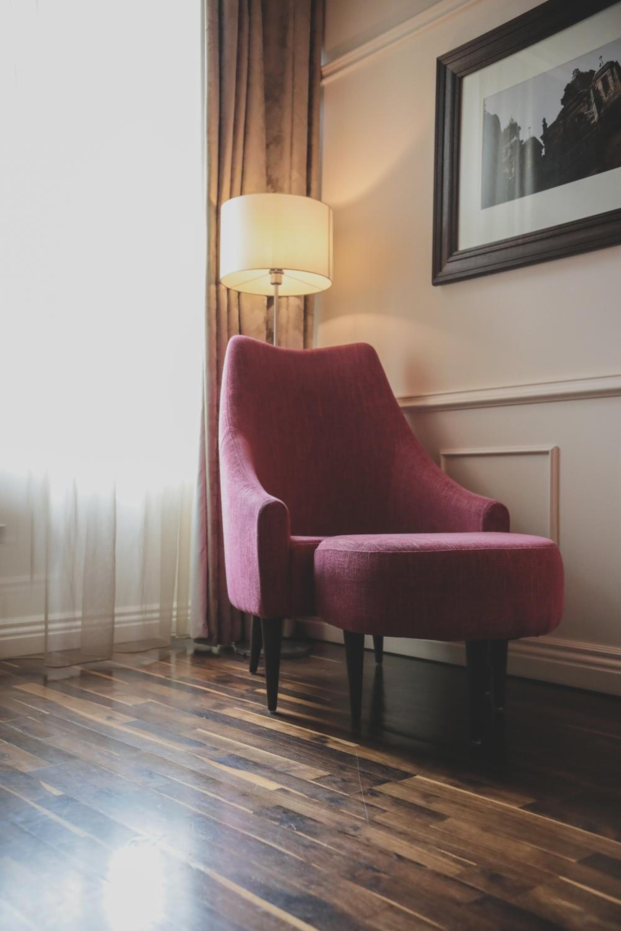 Premium King Room - Photo 13