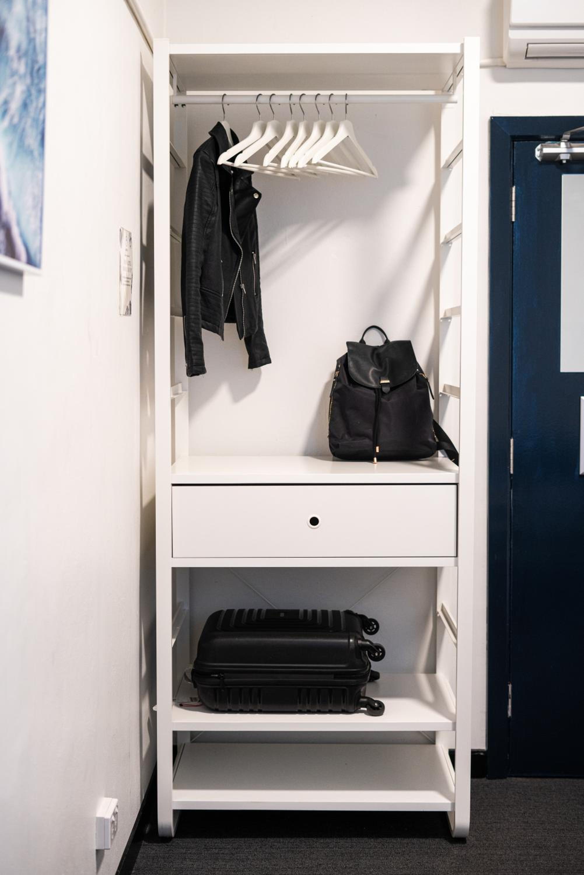 Budget Twin Room with Shared Bathroom photo 1