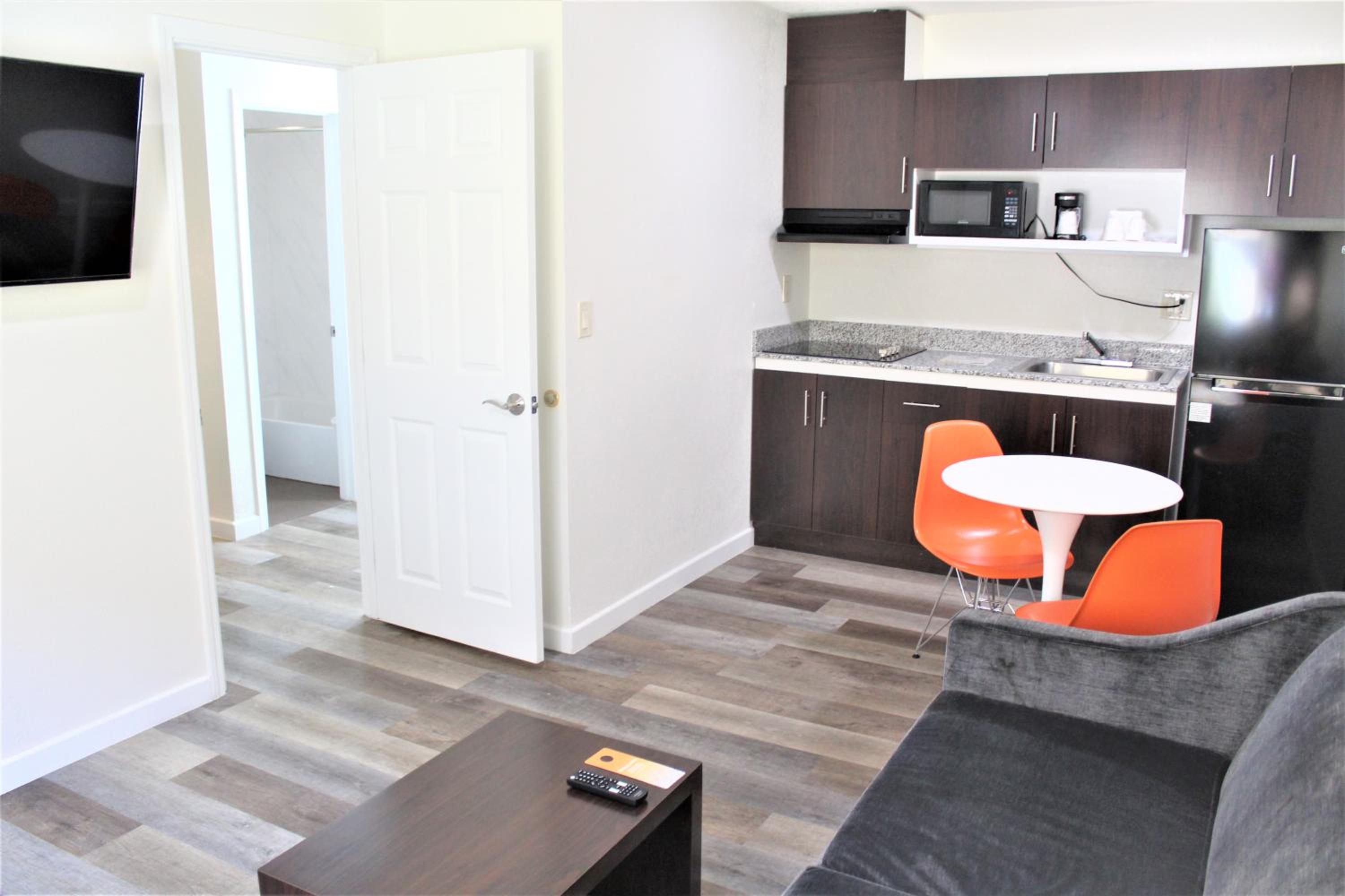 Studio Suite Two Double Beds with Sofabed and Kitchen - Non-Smoking photo 2