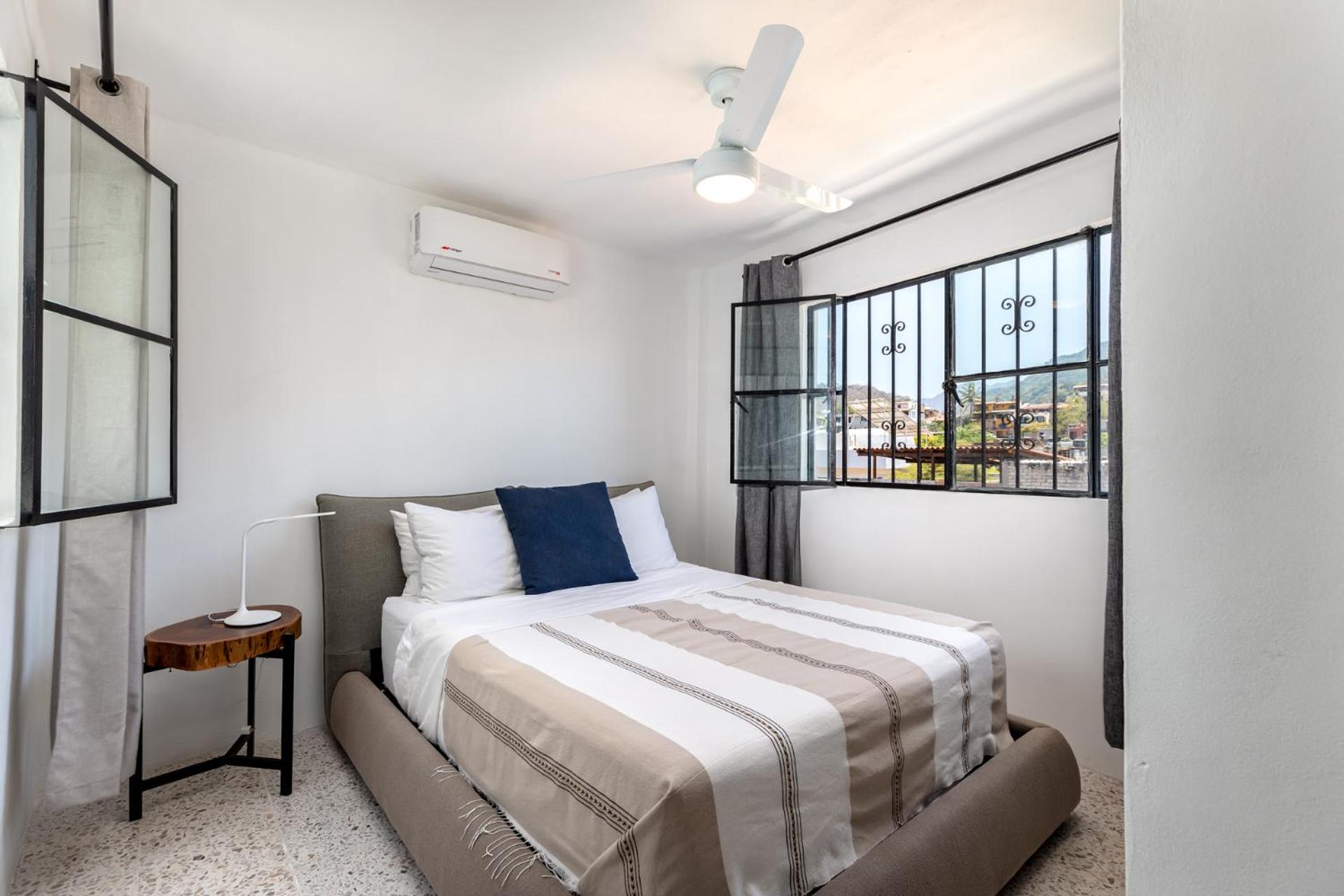 Apartment with Balcony photo 2