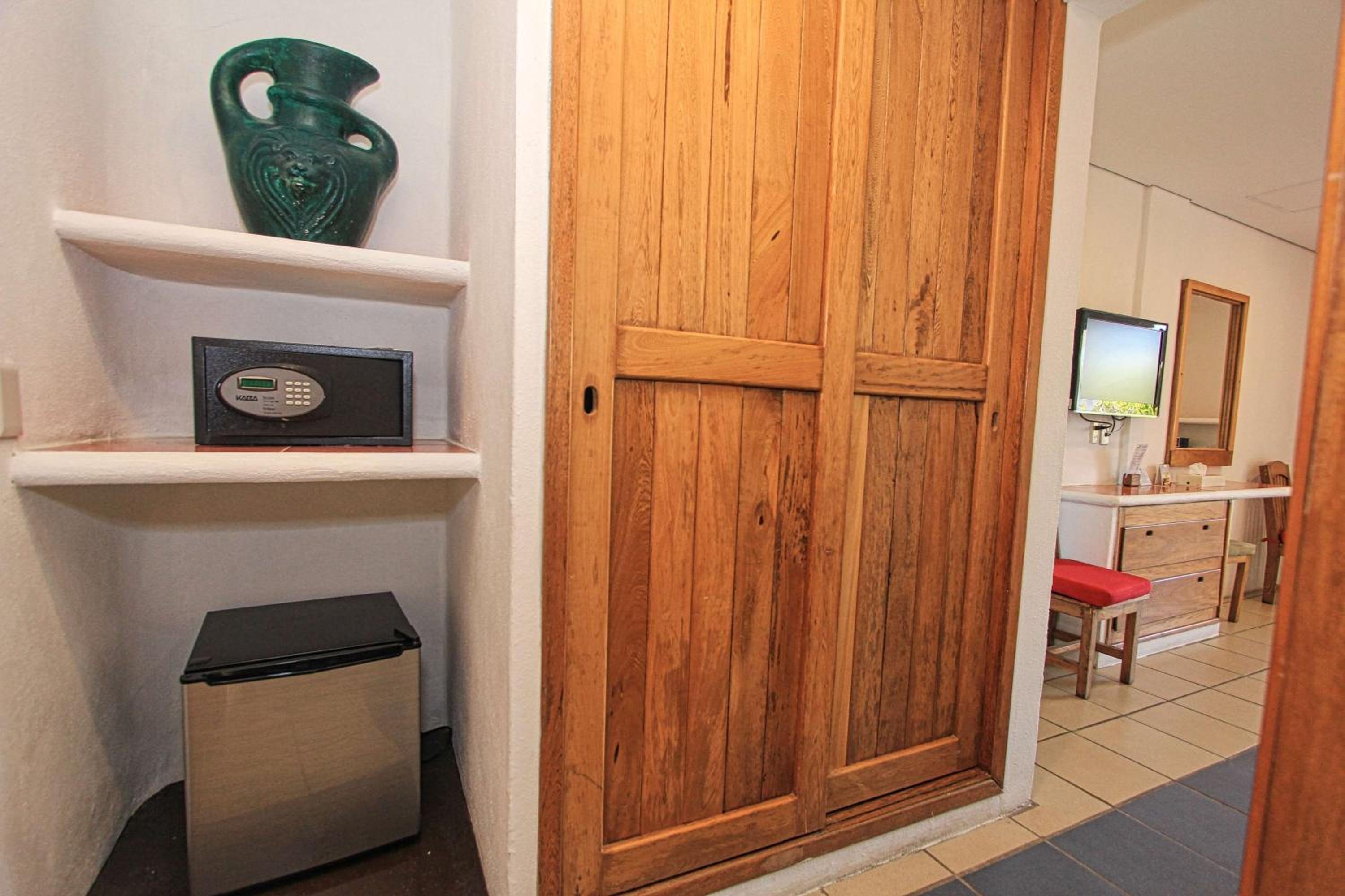 Double Room with Two Double Beds - Photo 8