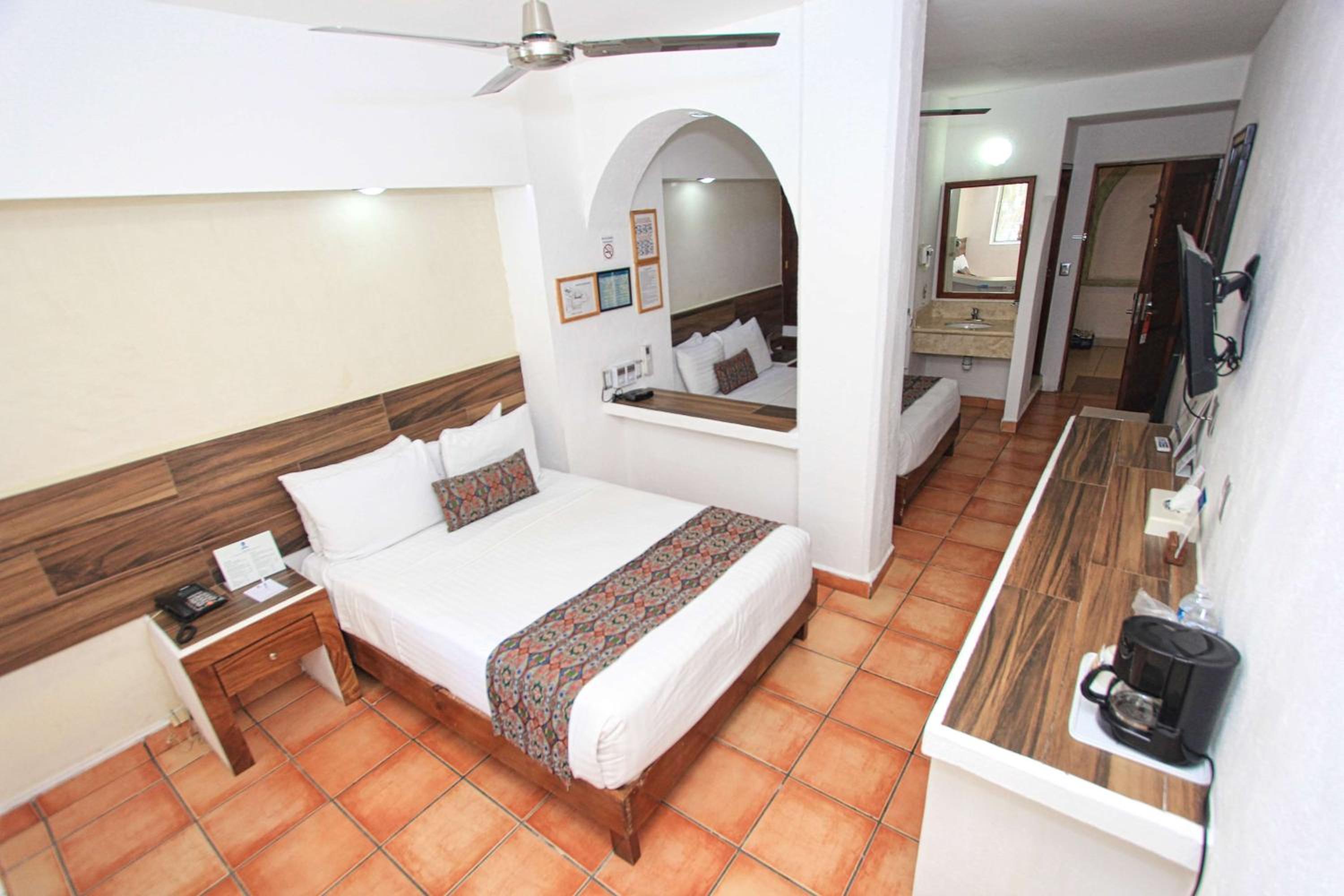 Double Room with Two Double Beds - Photo 12