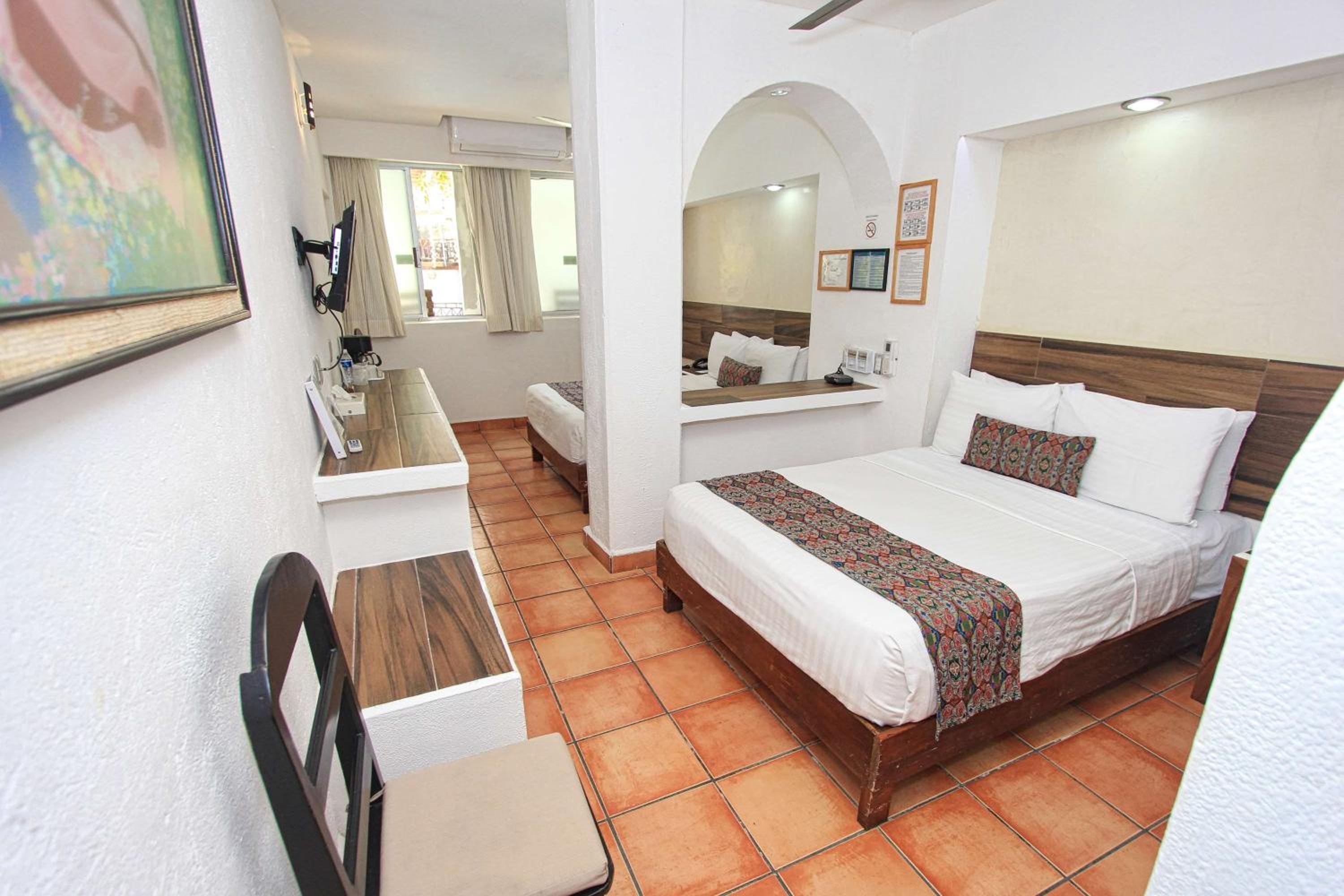 Double Room with Two Double Beds - Photo 10