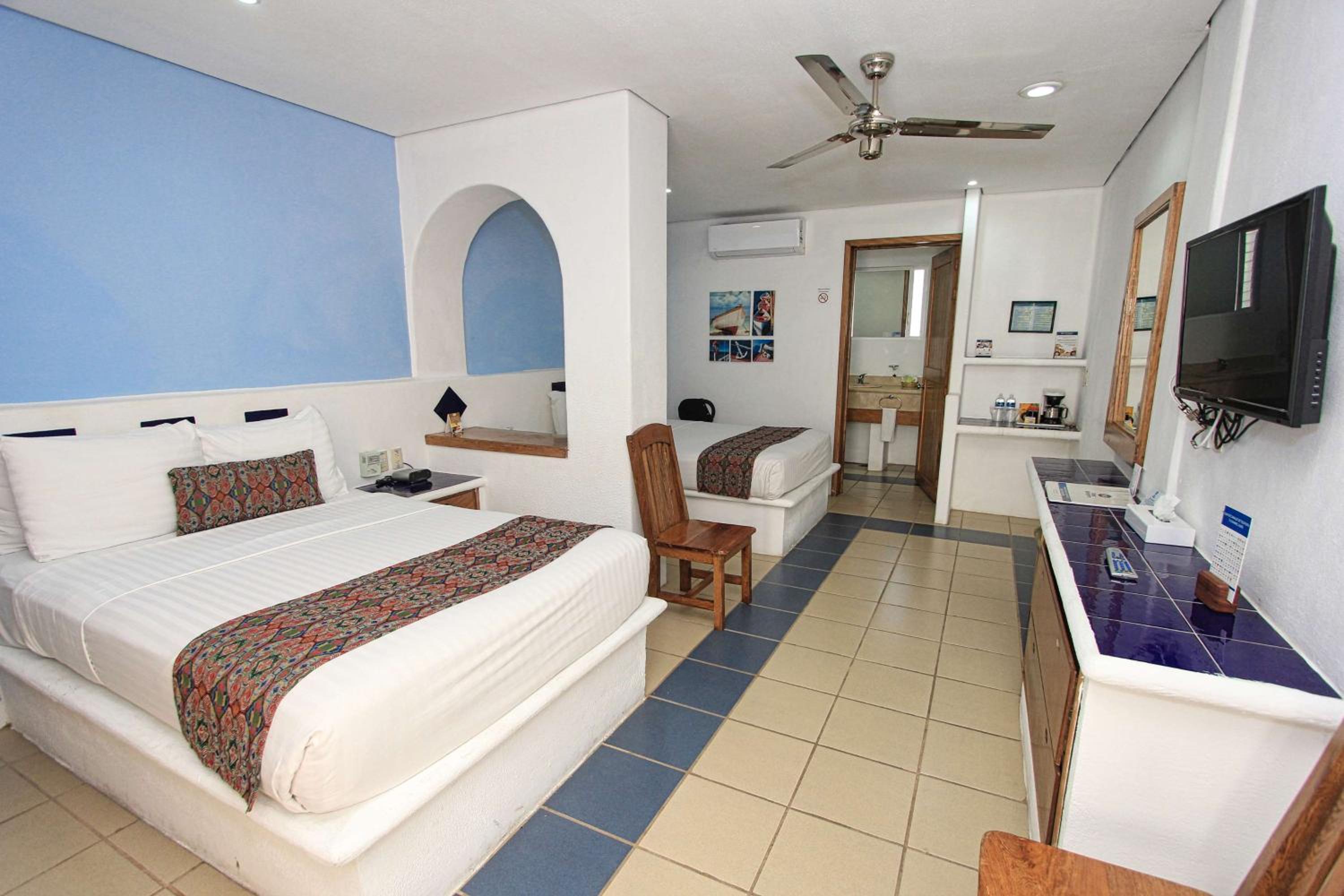 Double Room with Two Double Beds - Photo 13