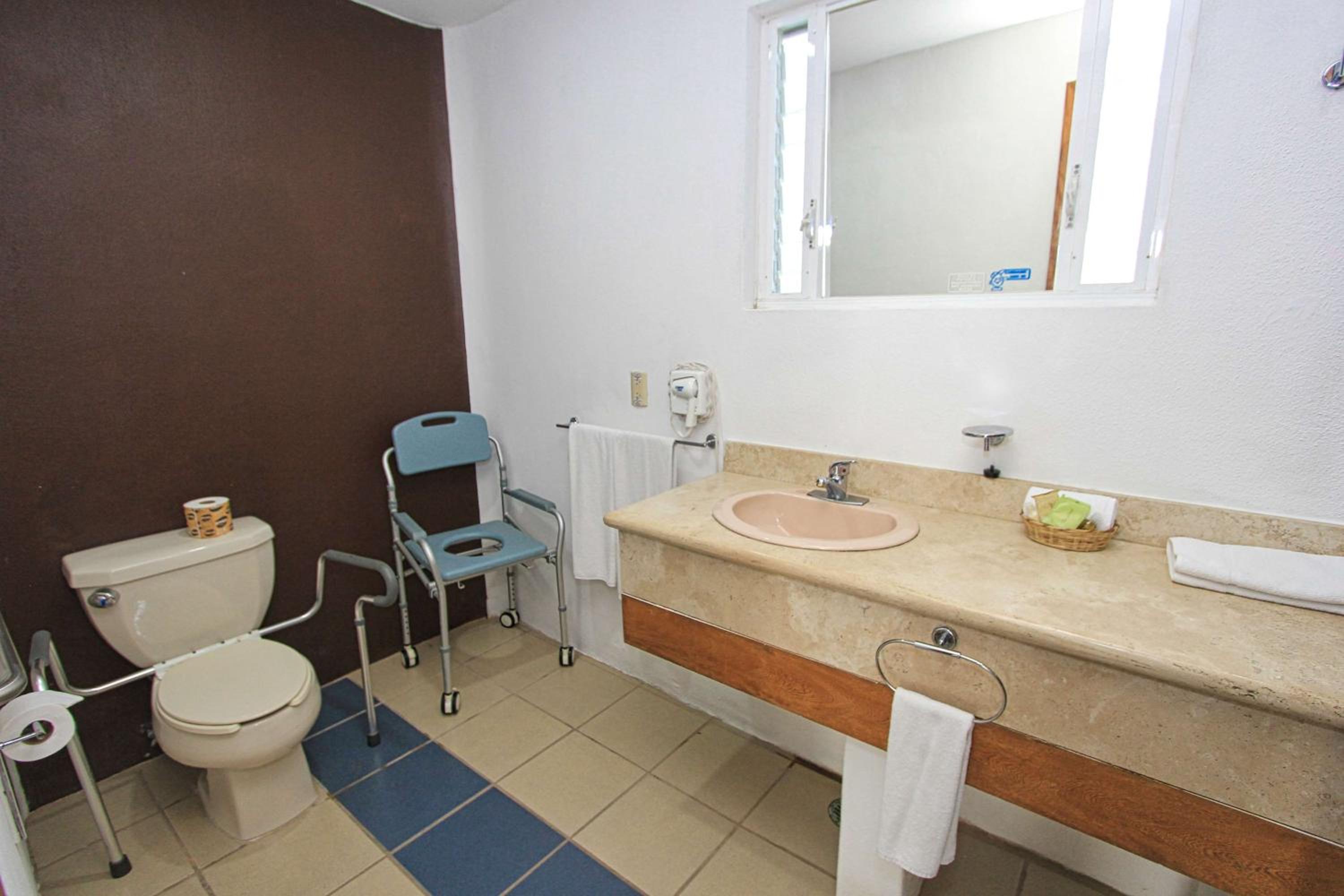 Double Room with Two Double Beds - Photo 7
