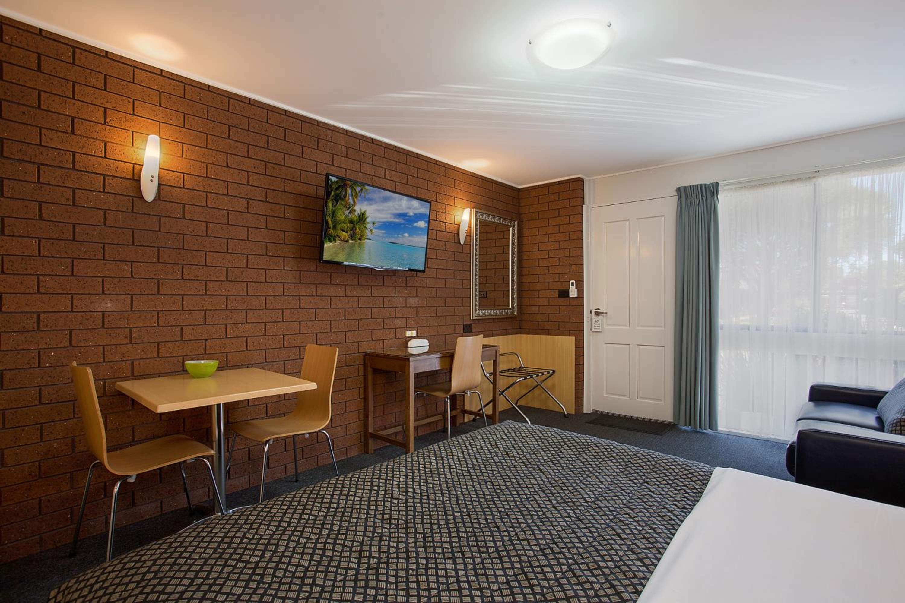 Deluxe Queen Room (Maximum 2 Guests) - Photo 6