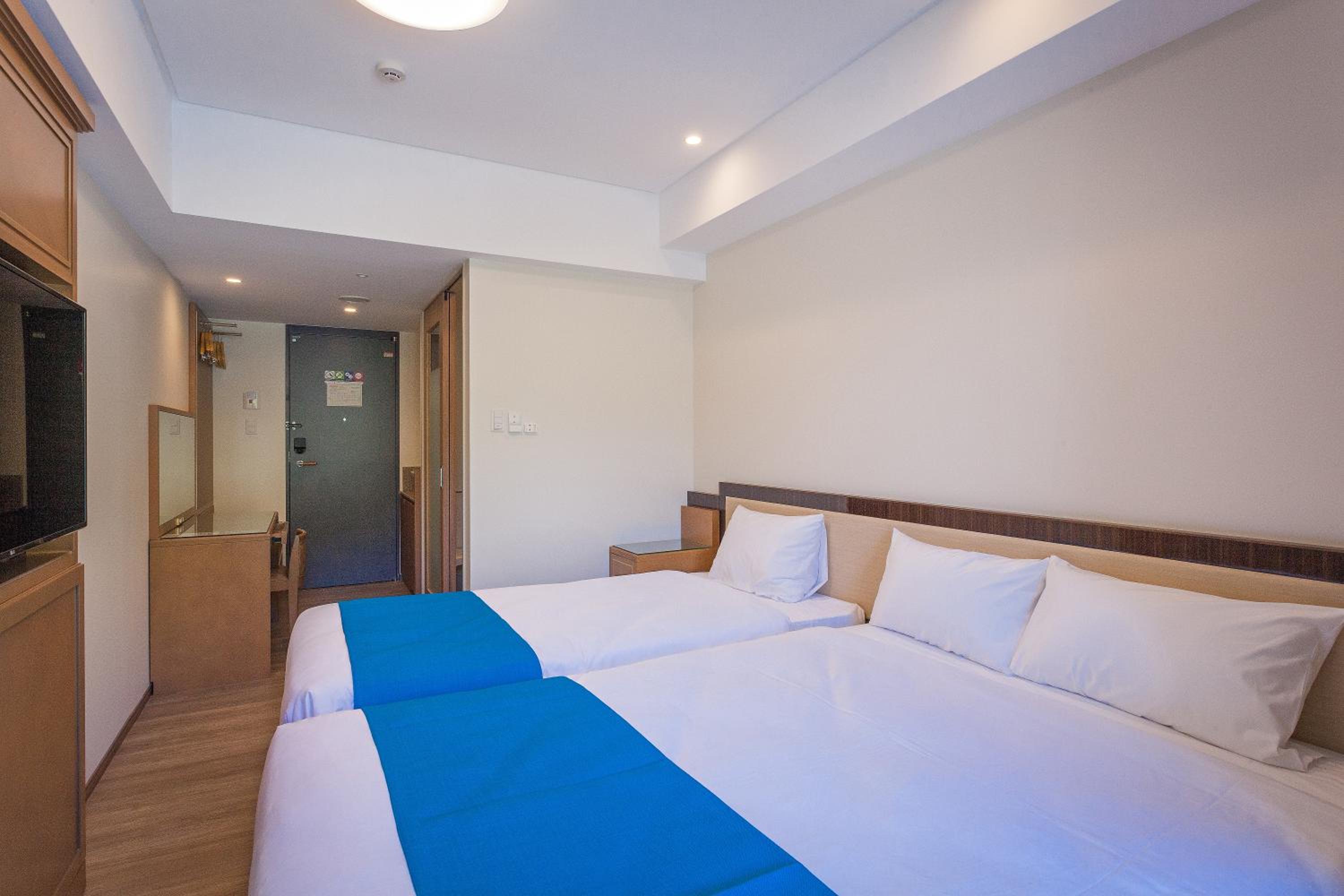 Twin Room - Photo 3