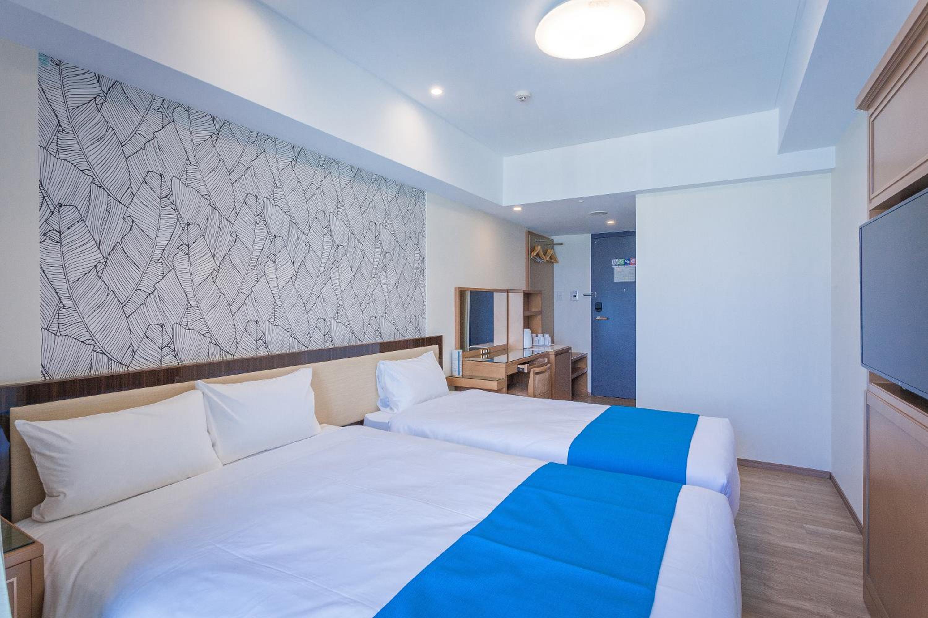 Twin Room with Sea View - Photo 3