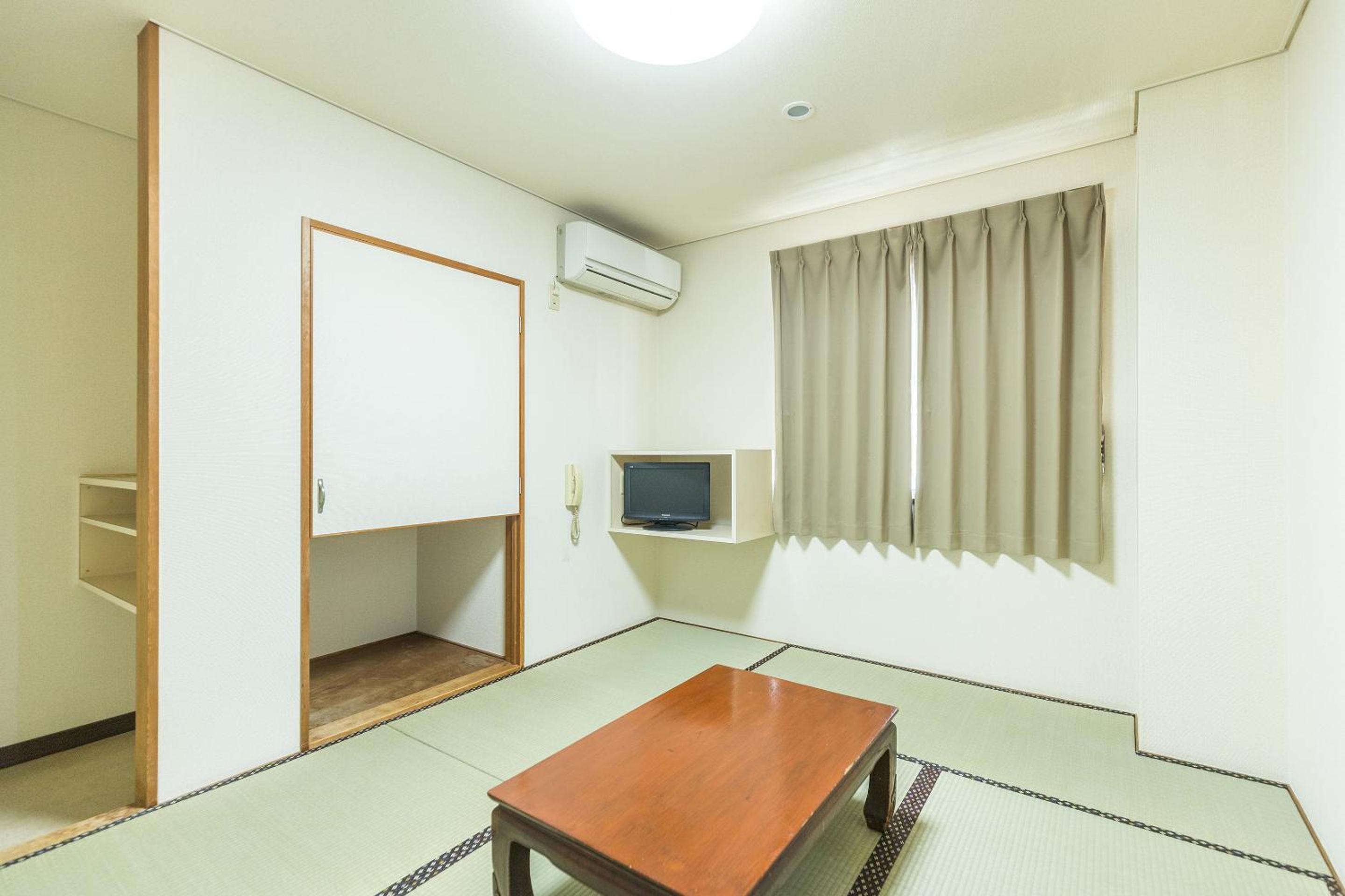 Twin Room With Shared Bathroom photo 1