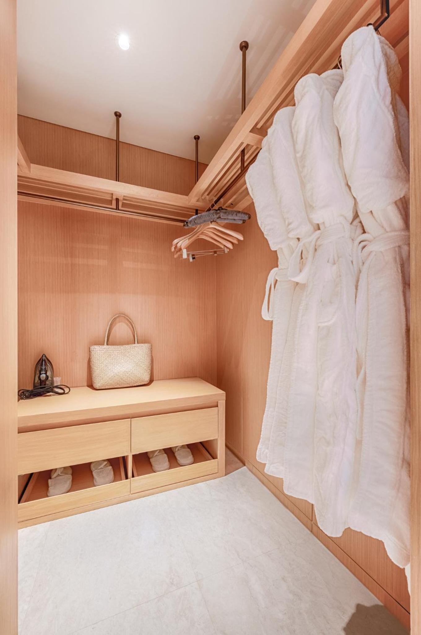 Monogram Suite Twin Ocean View with Monogram Lounge Access - Mini-bar included once per stay, Daily Guest Activities - Photo 8