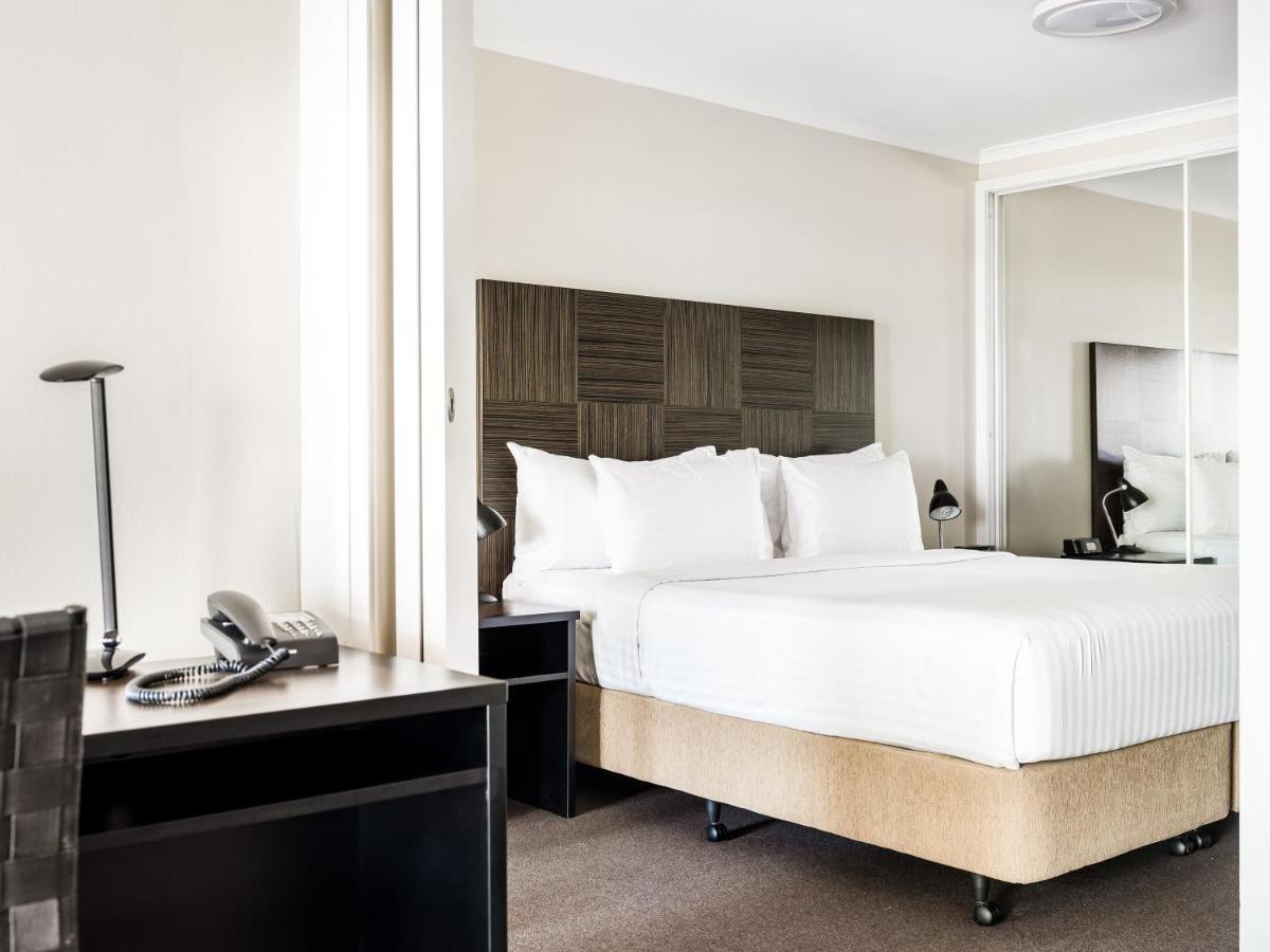 One-Bedroom Apartment with Harbour View photo 2