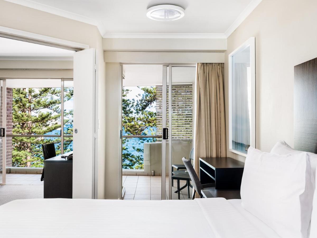 One-Bedroom Apartment with Harbour View