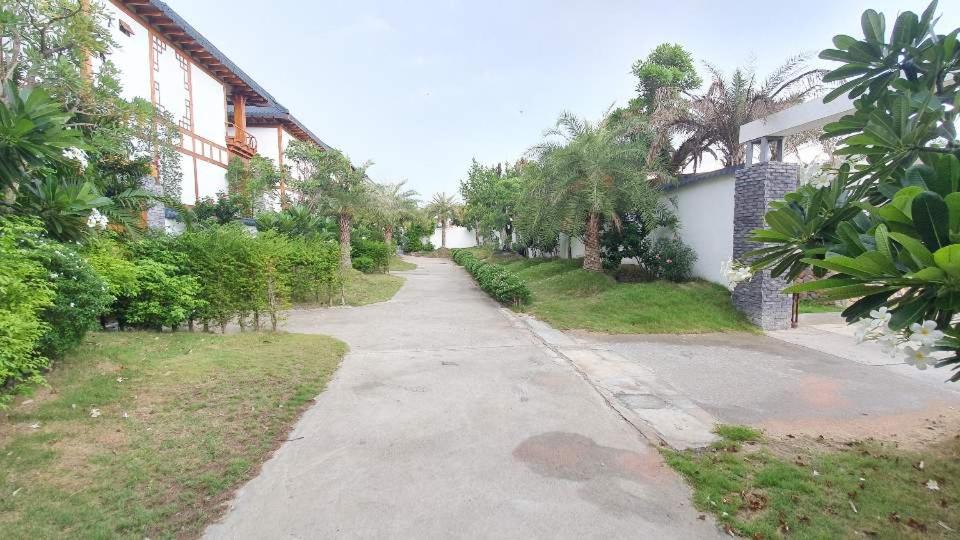 Three-Bedroom Villa - Photo 18