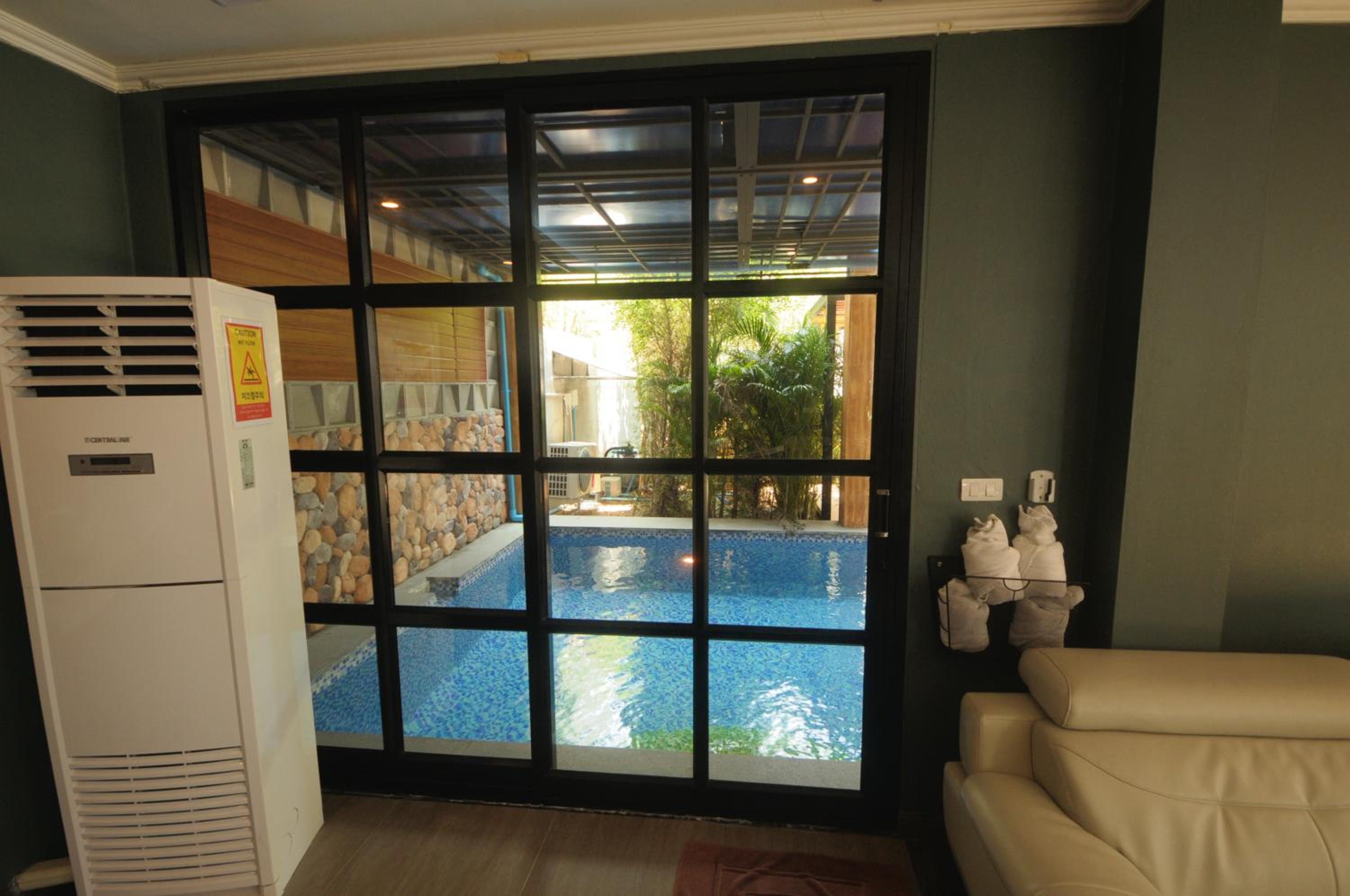 Three-Bedroom Villa - Photo 8