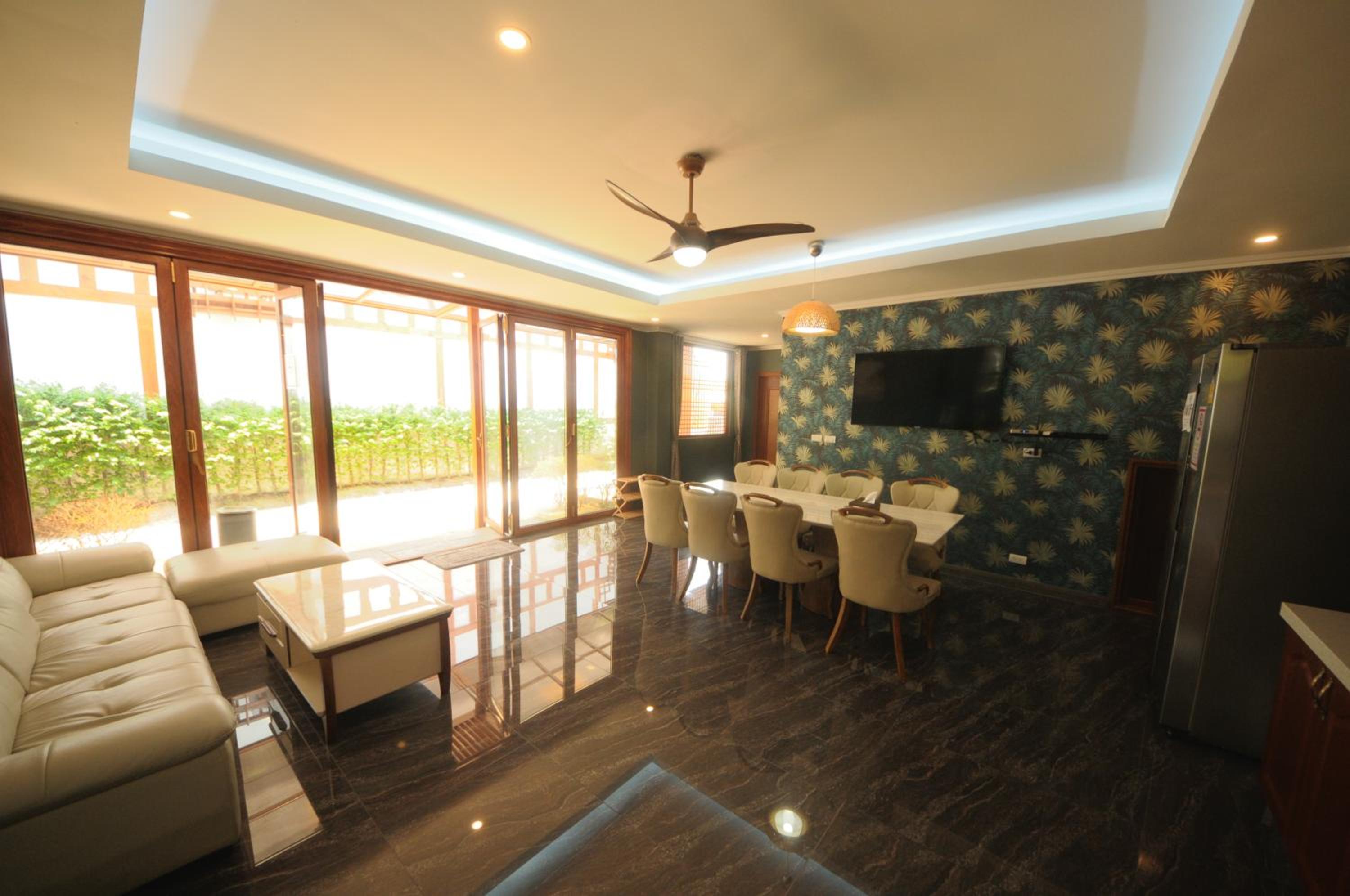 Three-Bedroom Villa - Photo 4