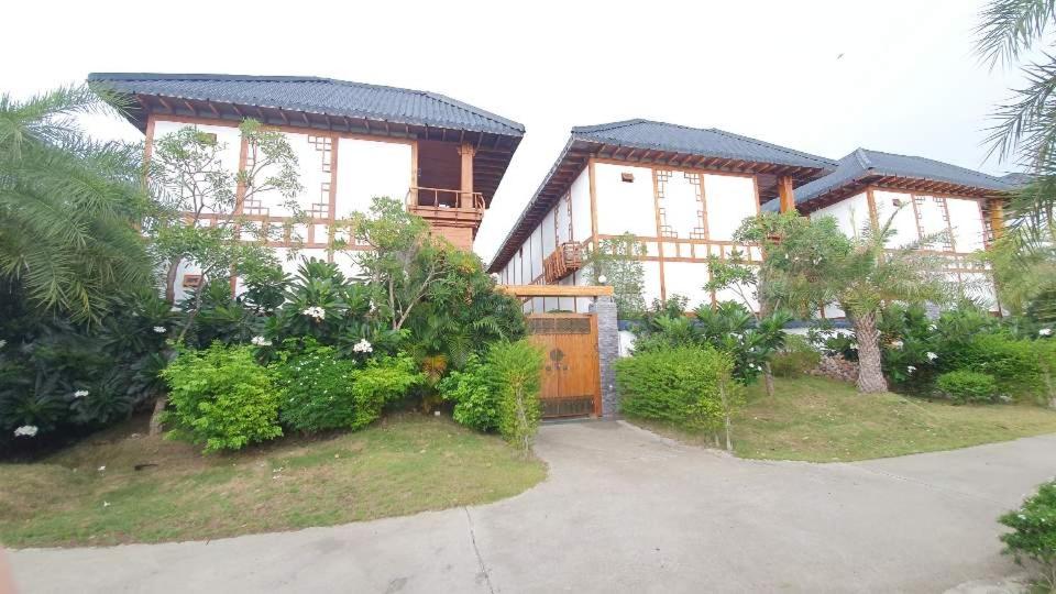 Three-Bedroom Villa - Photo 2