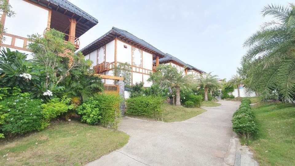 Three-Bedroom Villa - Photo 19
