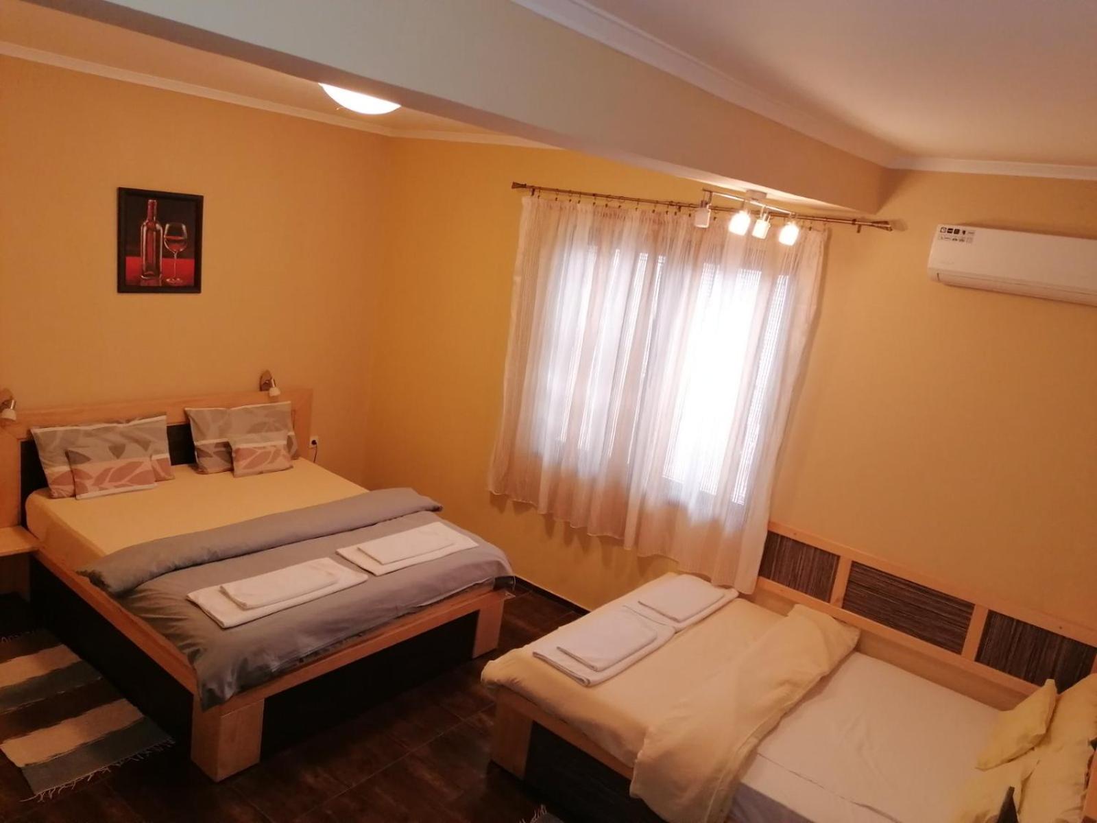 Executive Queen Room with Two Queen Beds photo 3
