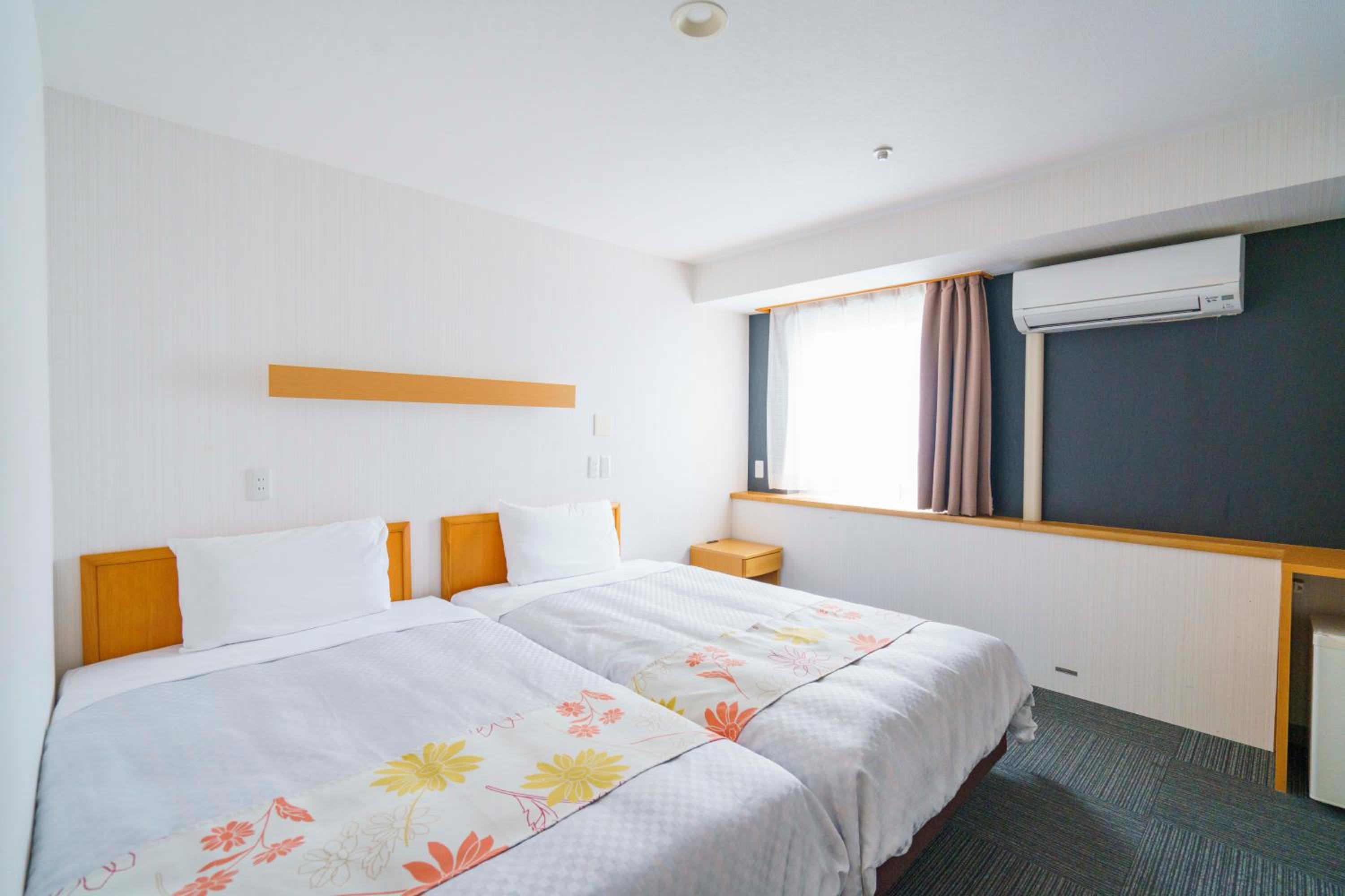 Hollywood Twin Room (2 beds) with Early Check-in 14:00 and Late Check-out 14:00 - Non-Smoking photo 1