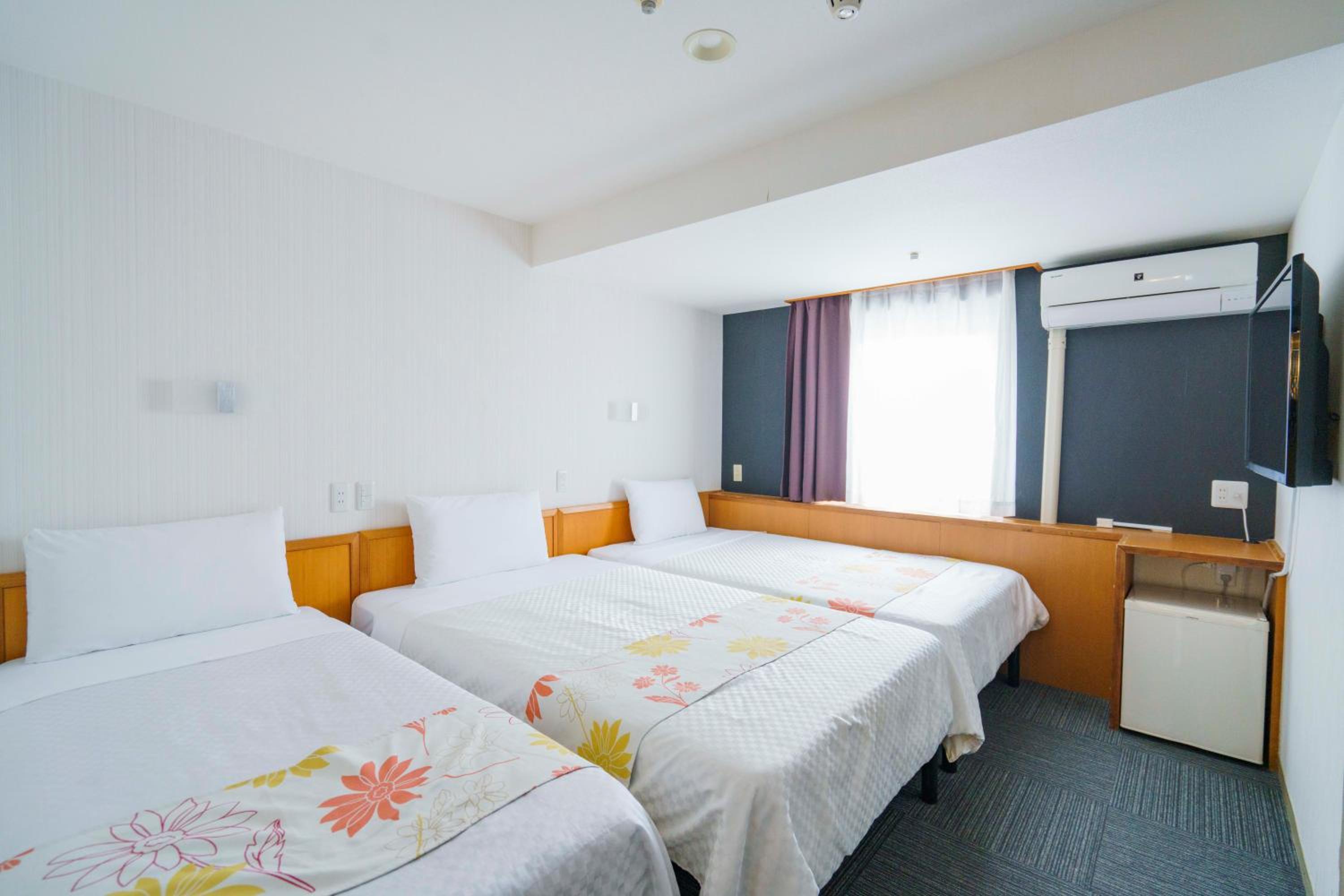 Special Offer -Hollywood Triple Room (3 Beds) - Non-Smoking with Half-price breakfast photo 1