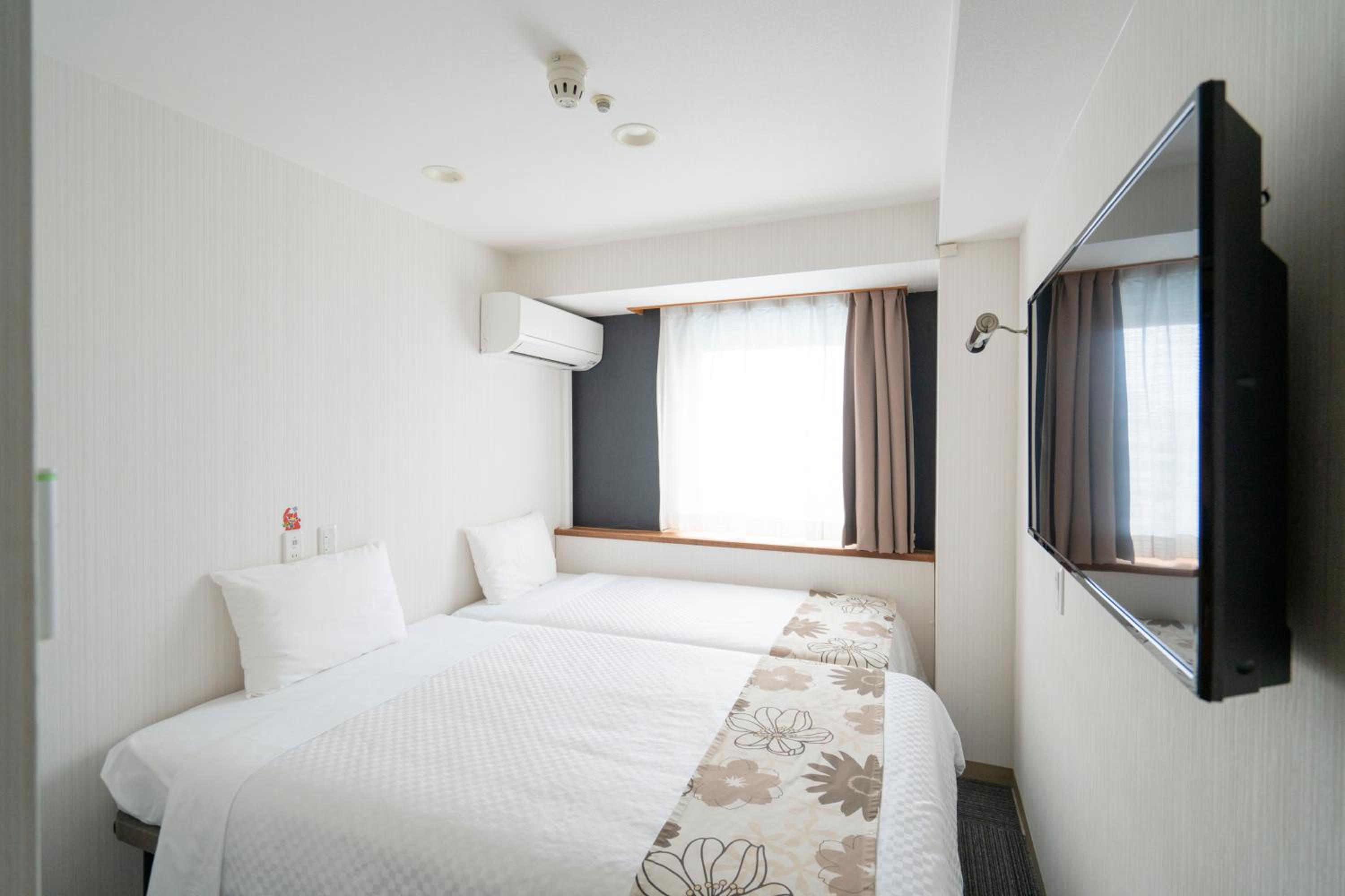 Small Twin Room photo 1