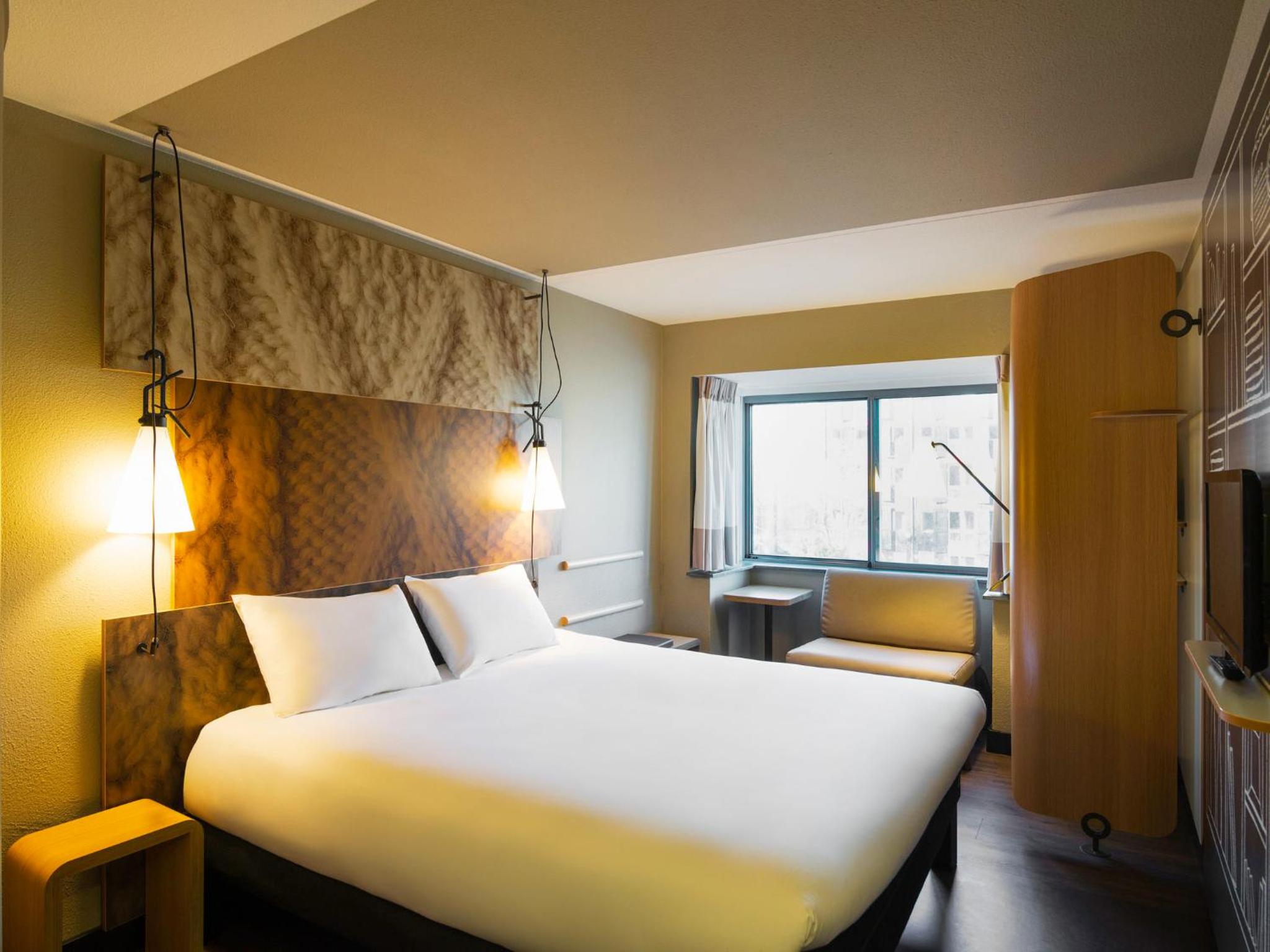 Single Room thumbnail 6