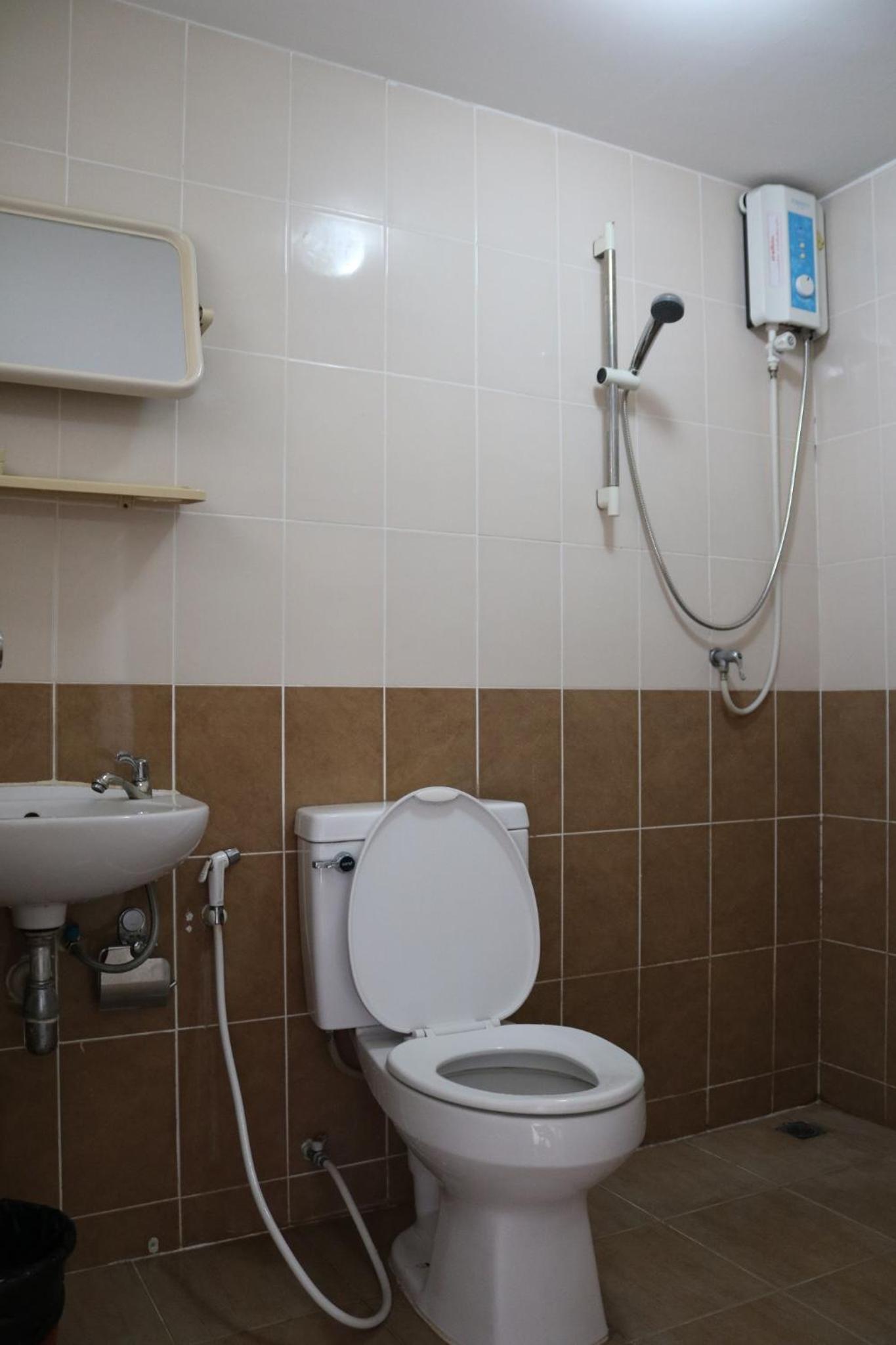 One-Bedroom Apartment - Photo 2