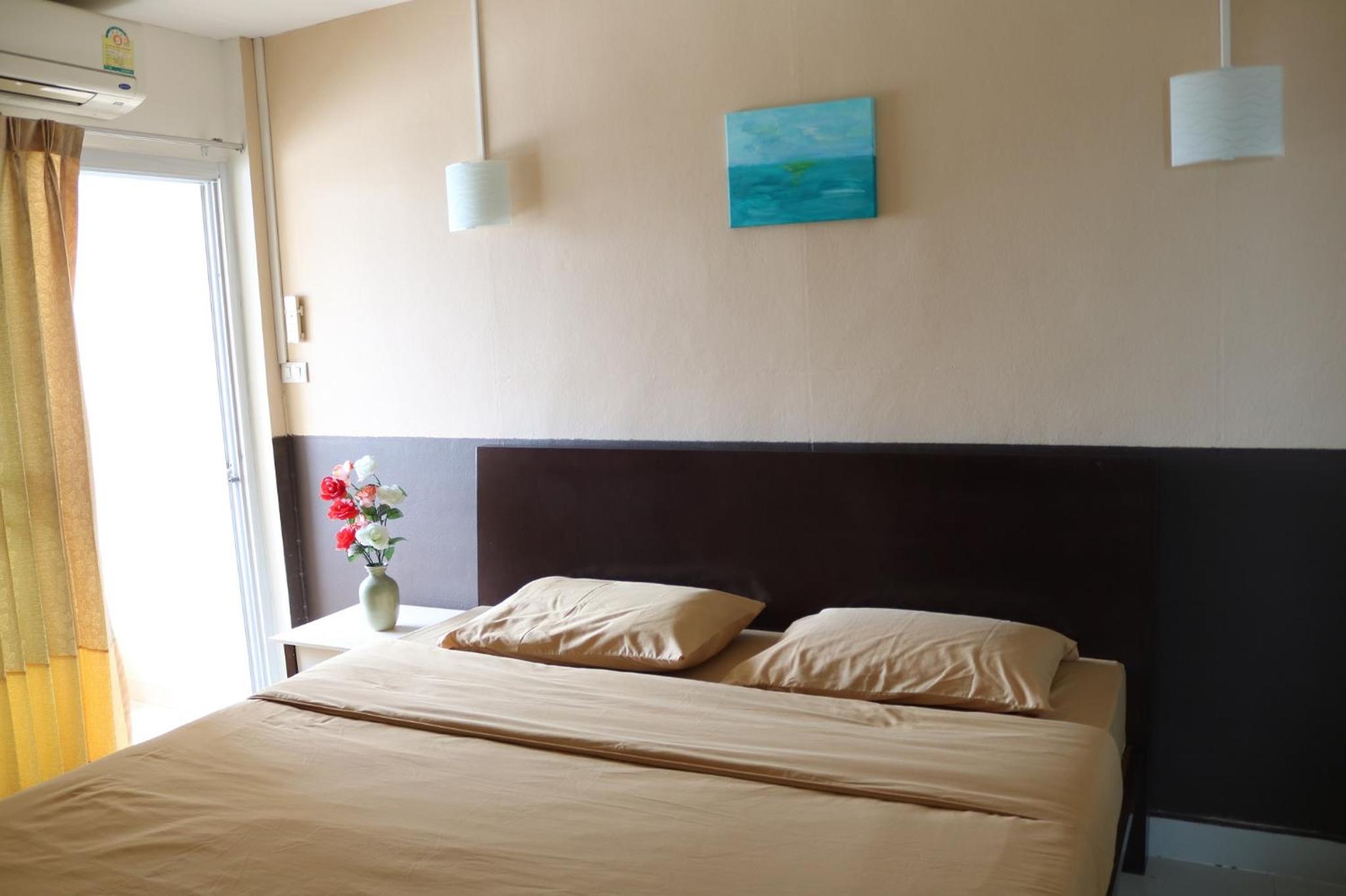 One-Bedroom Apartment - Photo 6