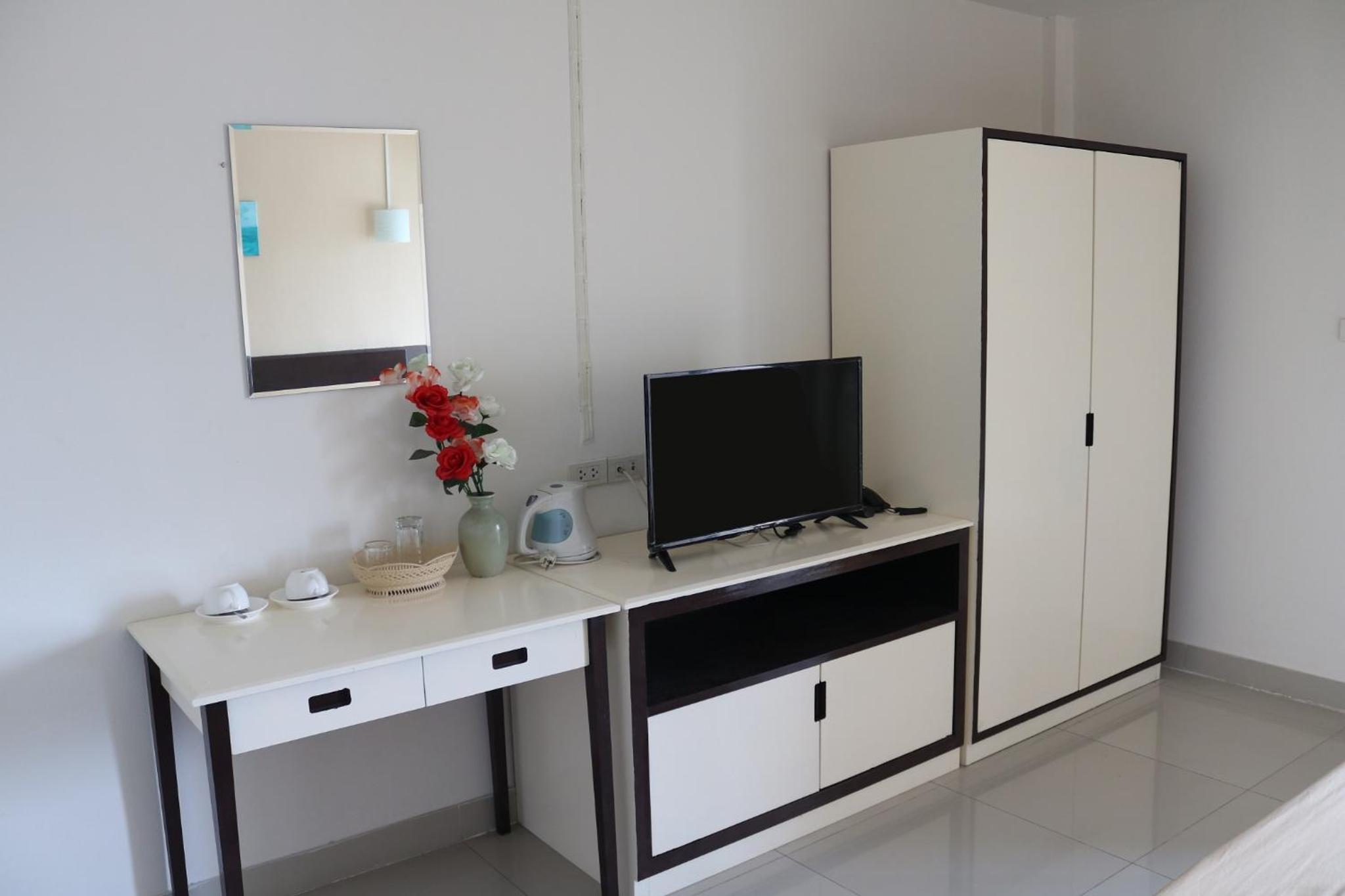 One-Bedroom Apartment - Photo 5