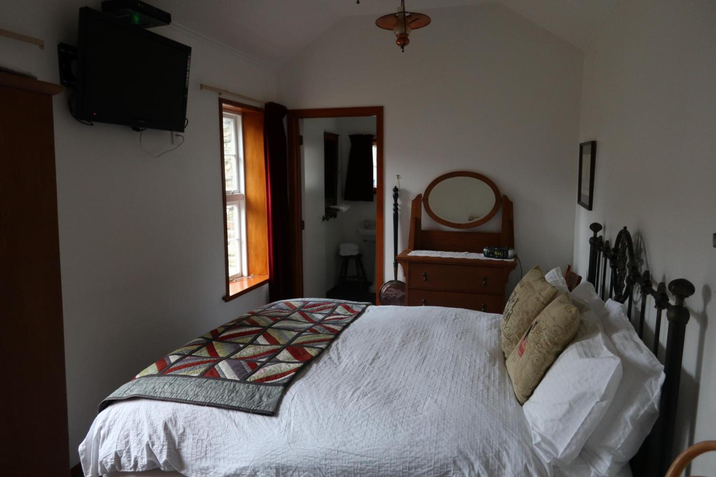 Deluxe Double Room - Photo 9