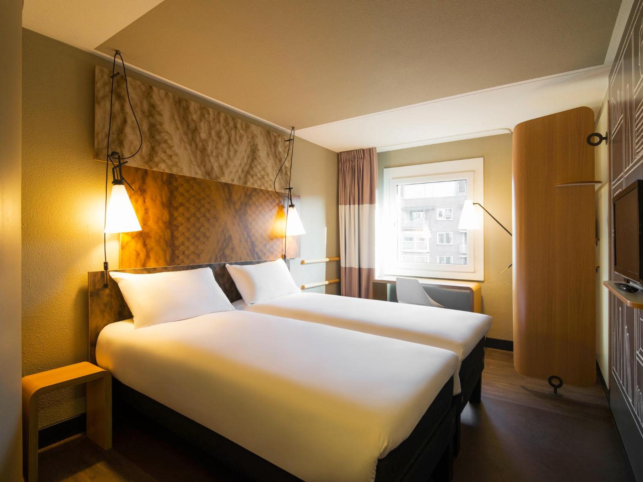Standard Twin Room - Photo 8