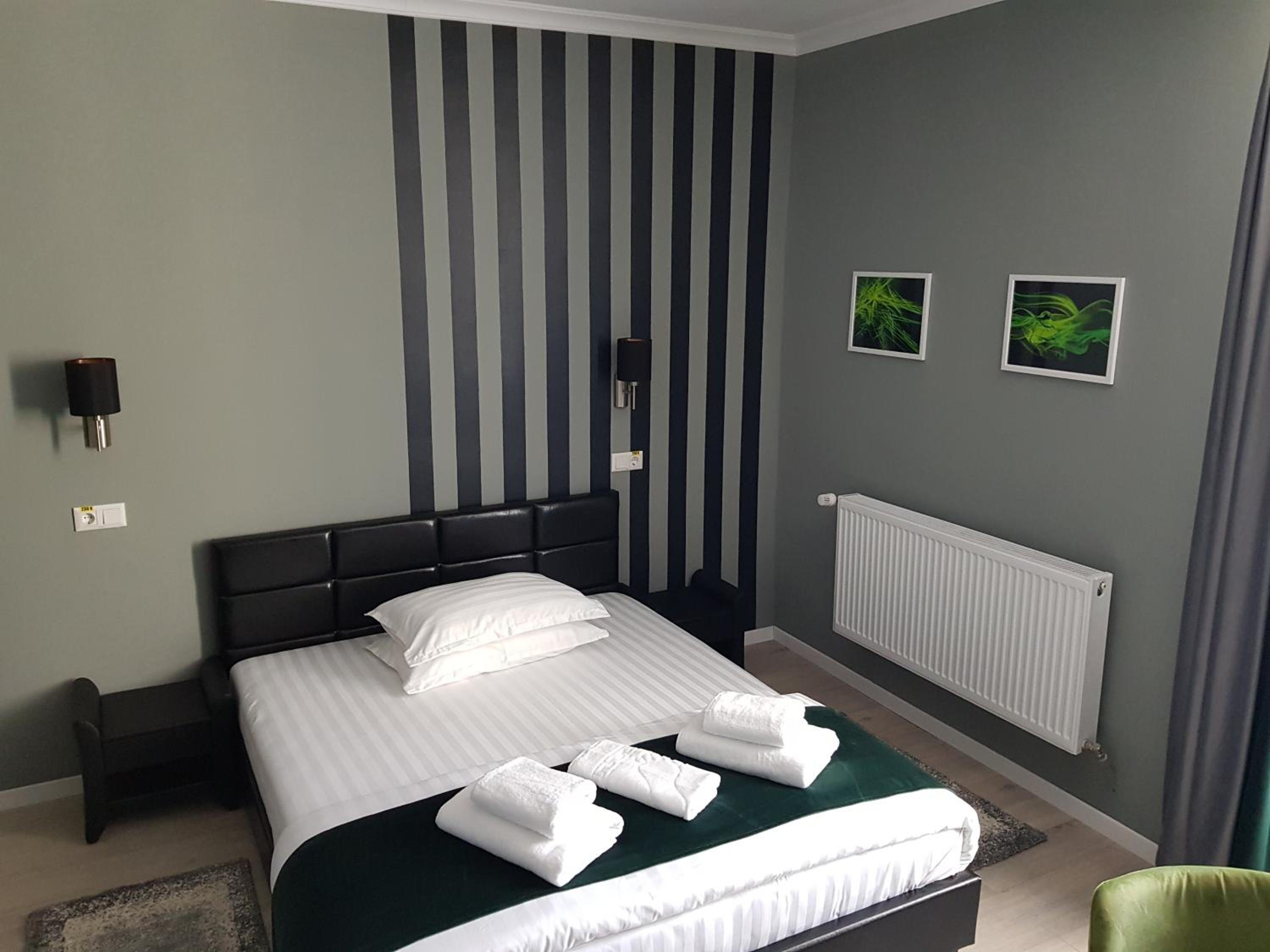 Double Room with Private Bathroom - Photo 21