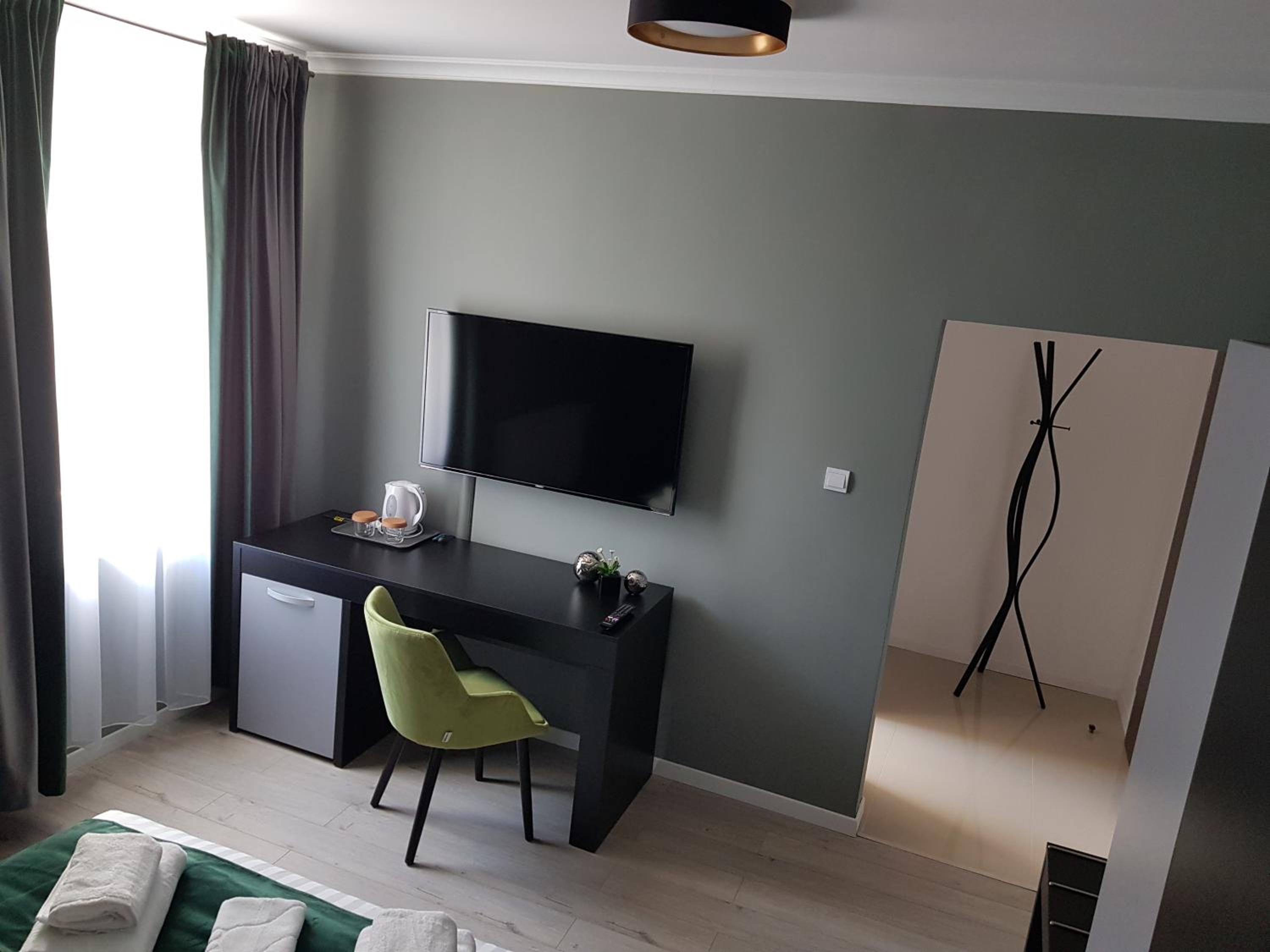 Double Room with Private Bathroom - Photo 2