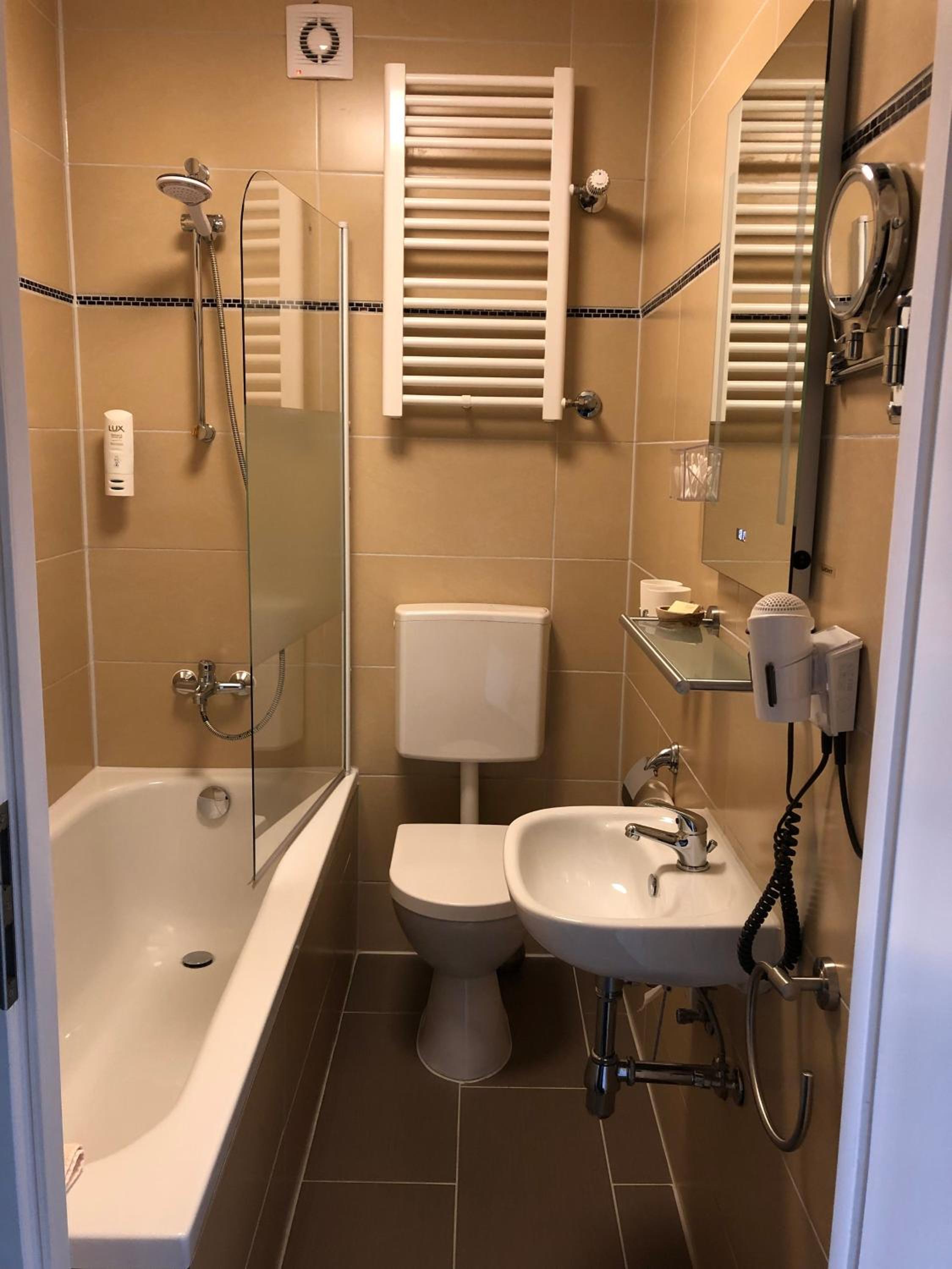 Deluxe Double Room with Bath photo 3