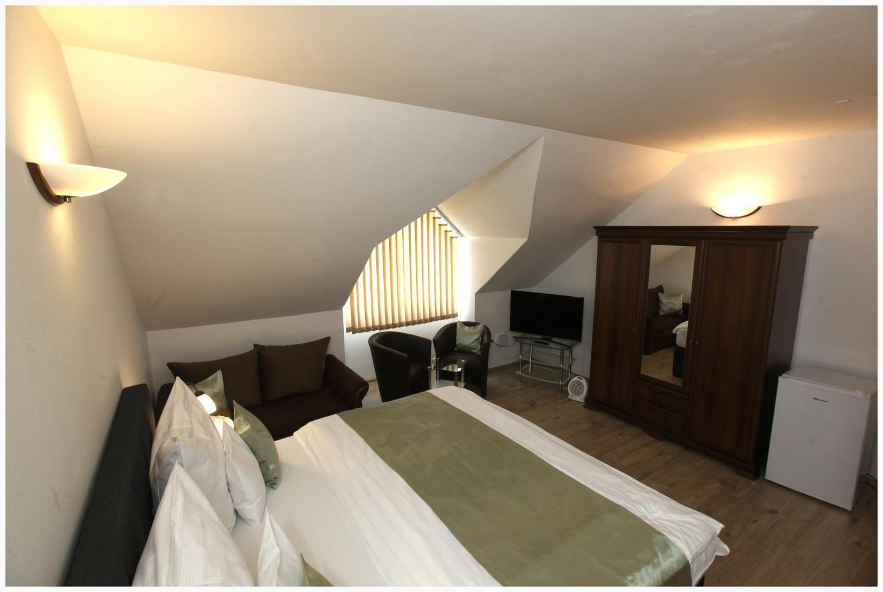 Double Room with Extra Bed photo 2
