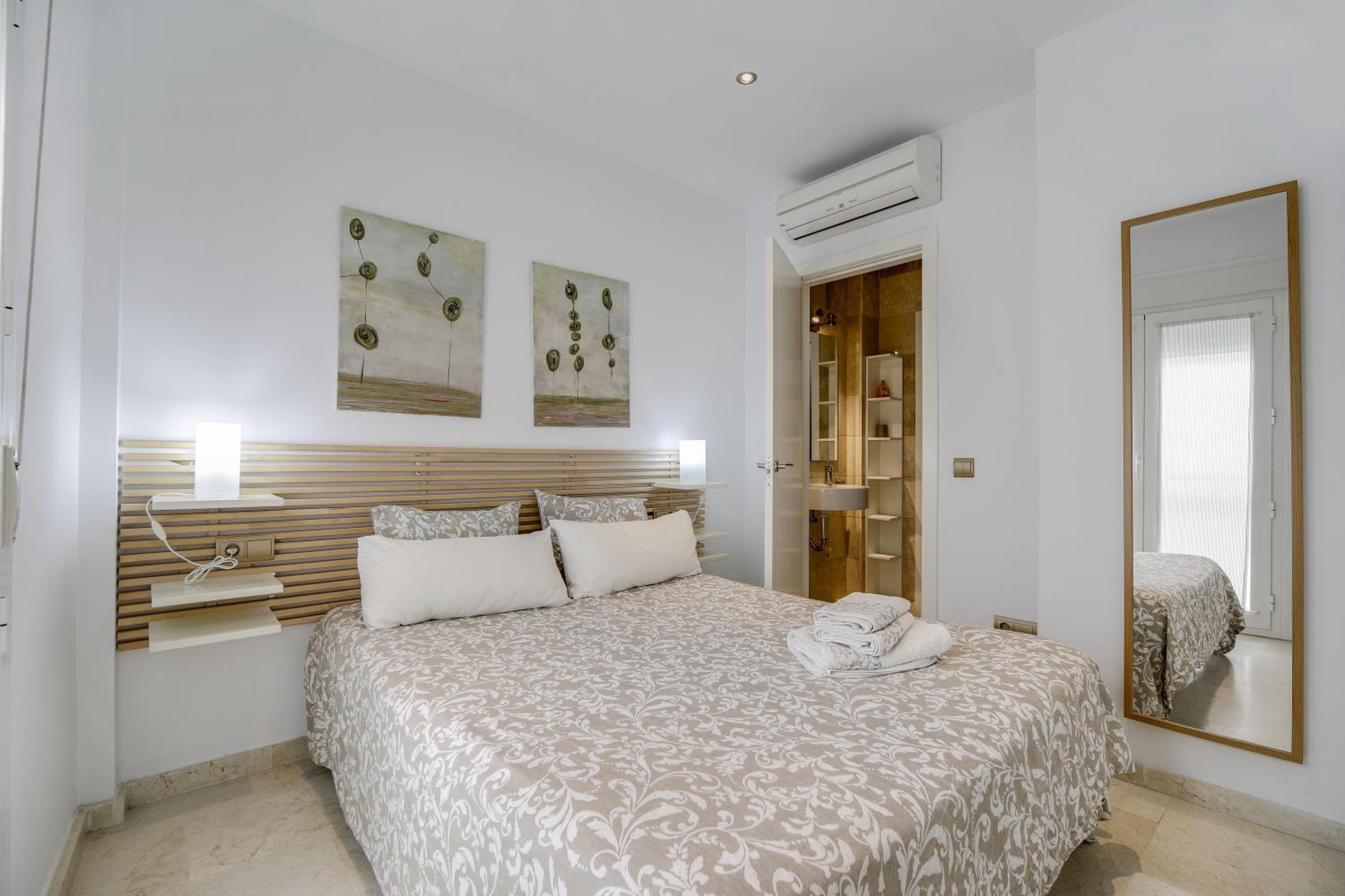 Superior One-Bedroom Apartment with Balcony - Photo 20