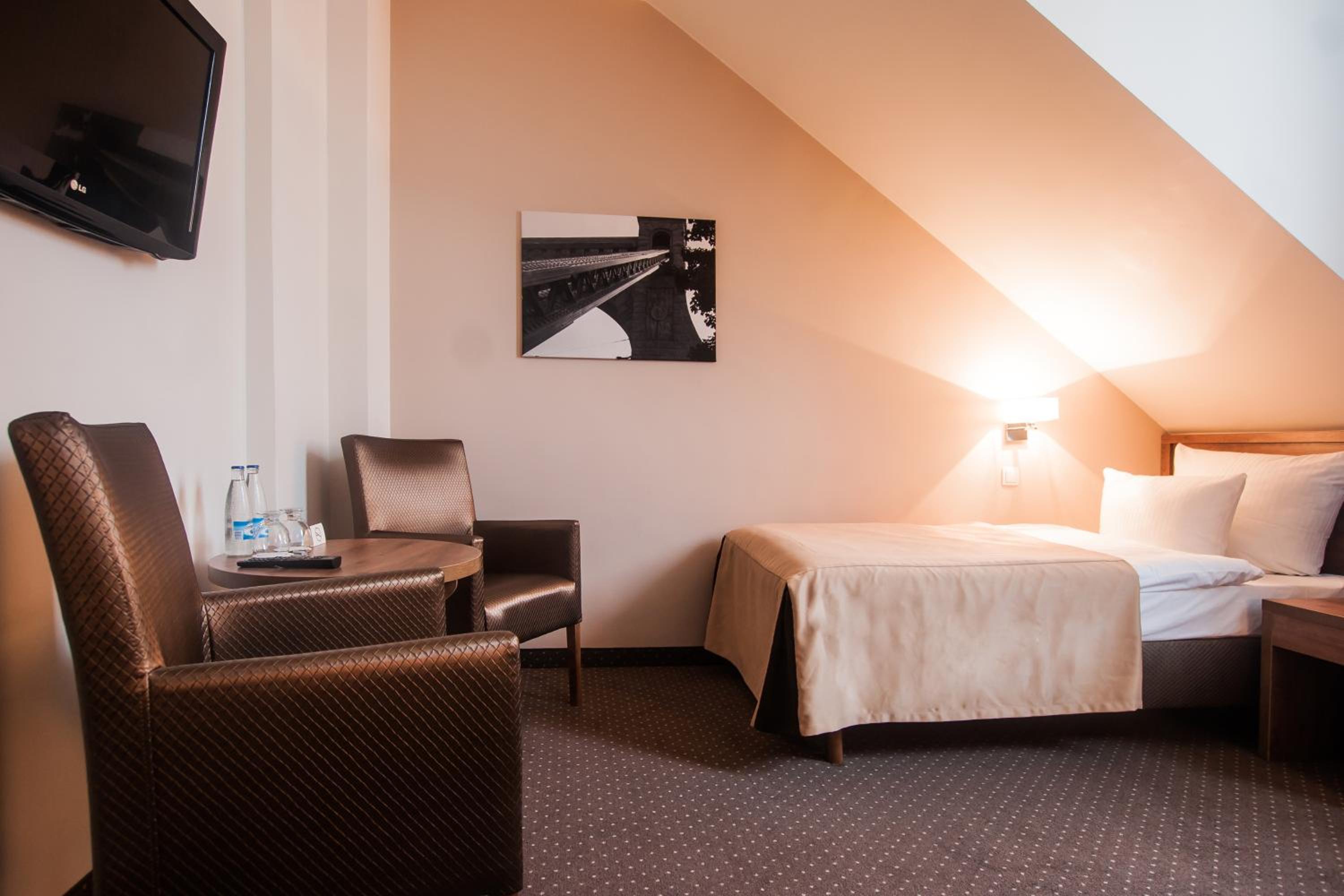 Single Room photo 2