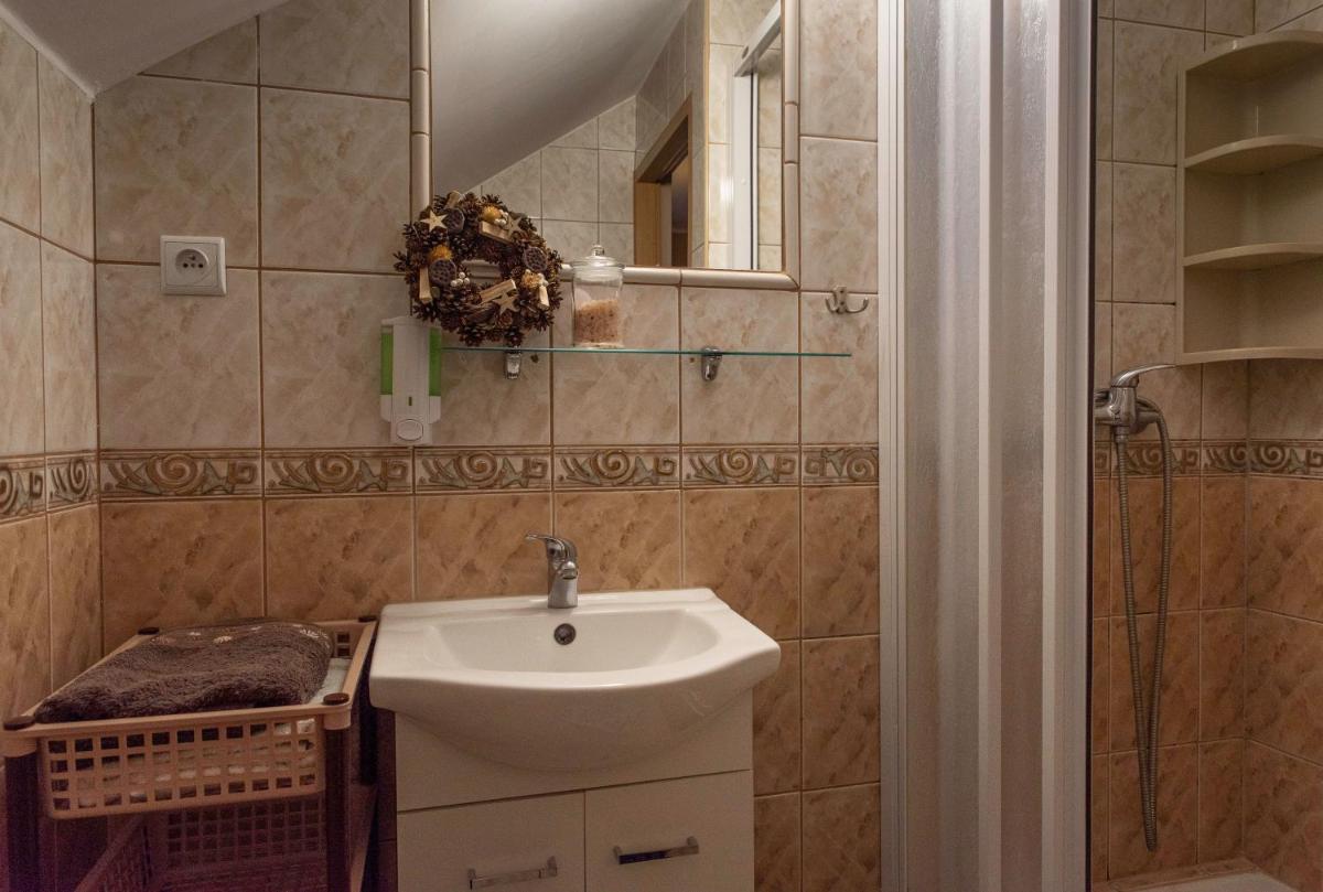 Triple Room with Private Bathroom photo 2