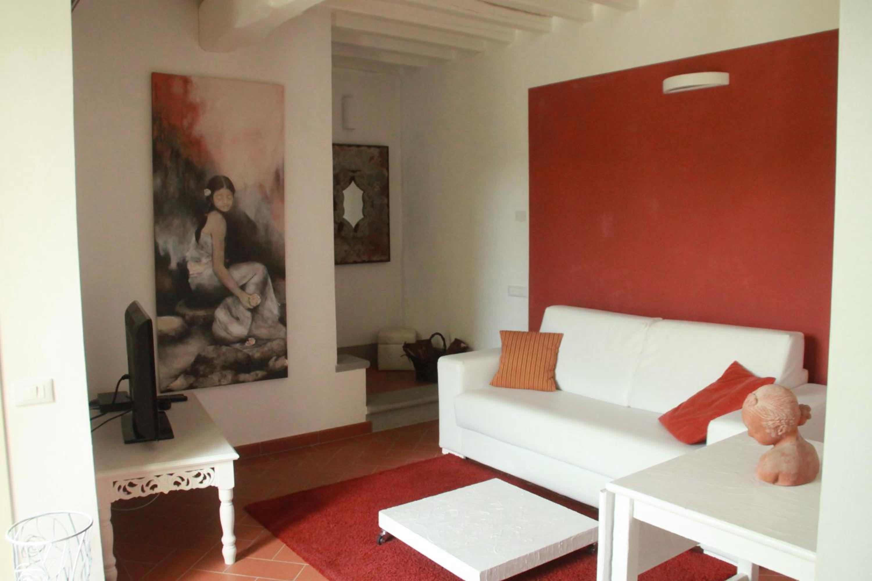 One-Bedroom Apartment - Split Level photo 1